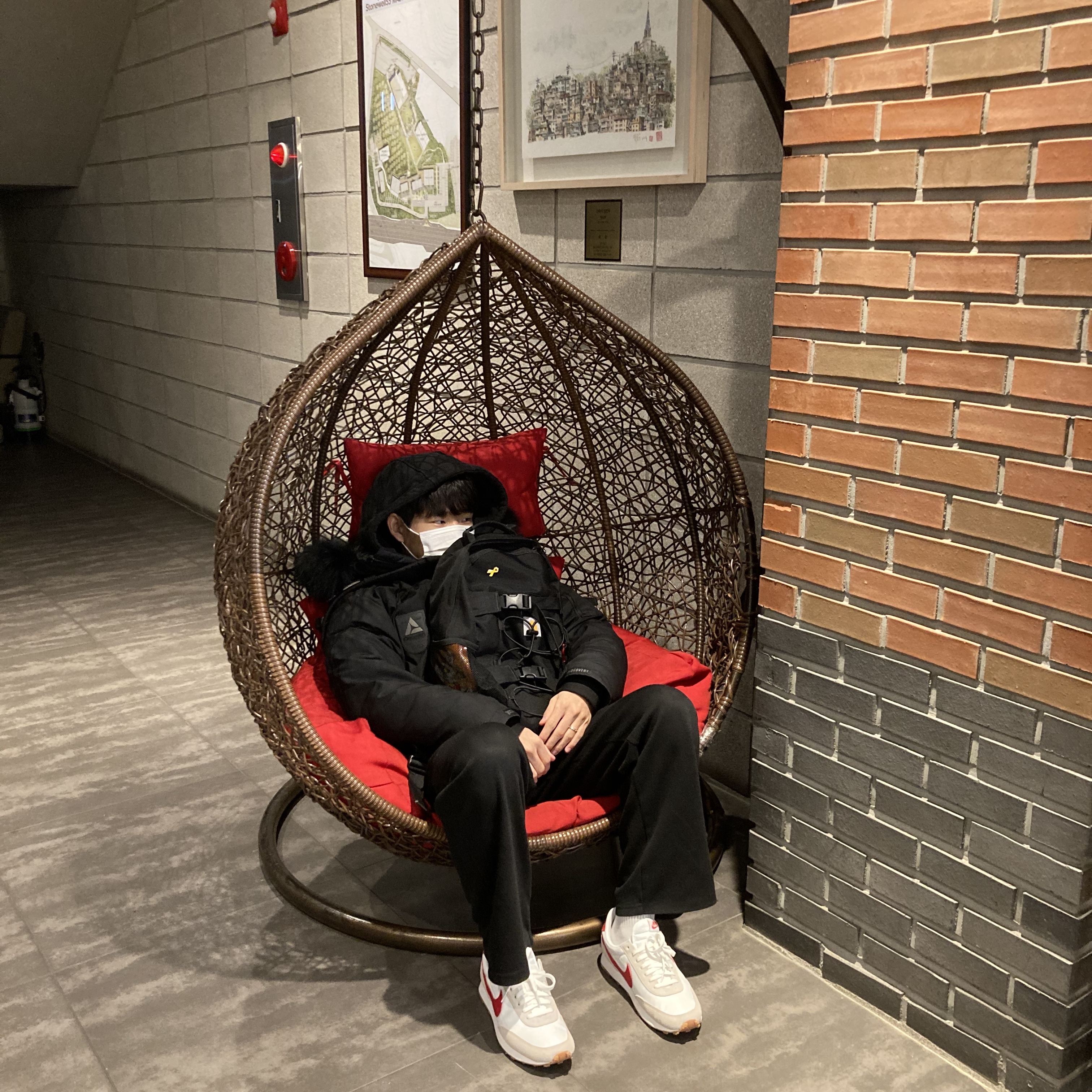 (W) Nike Daybreak Summit White University Red 착용 스타일