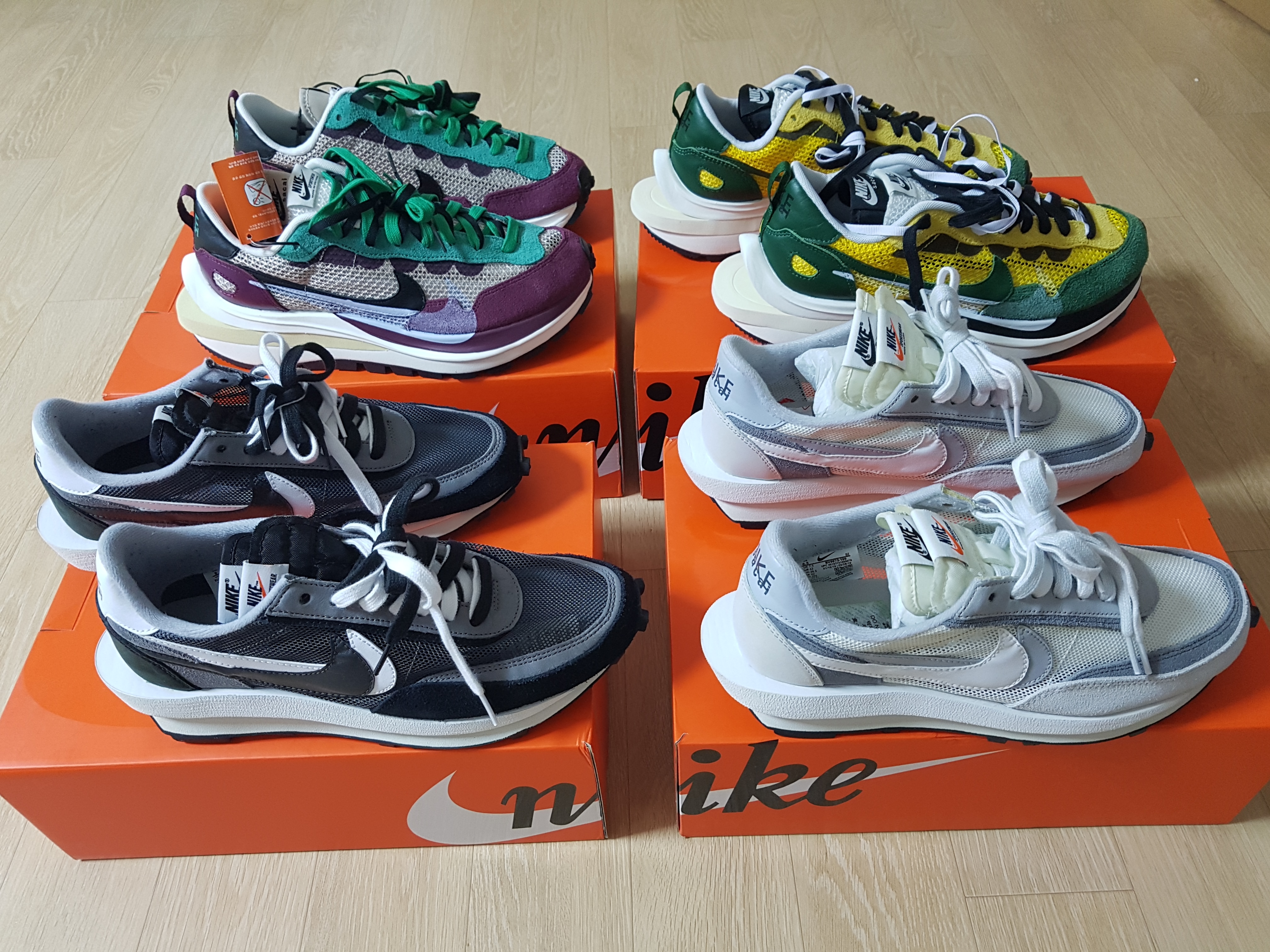 Nike x Sacai VaporWaffle Tour Yellow & Gorge Green Sail, Nike x Sacai VaporWaffle String & Black Villain Red 착용 스타일 - 1