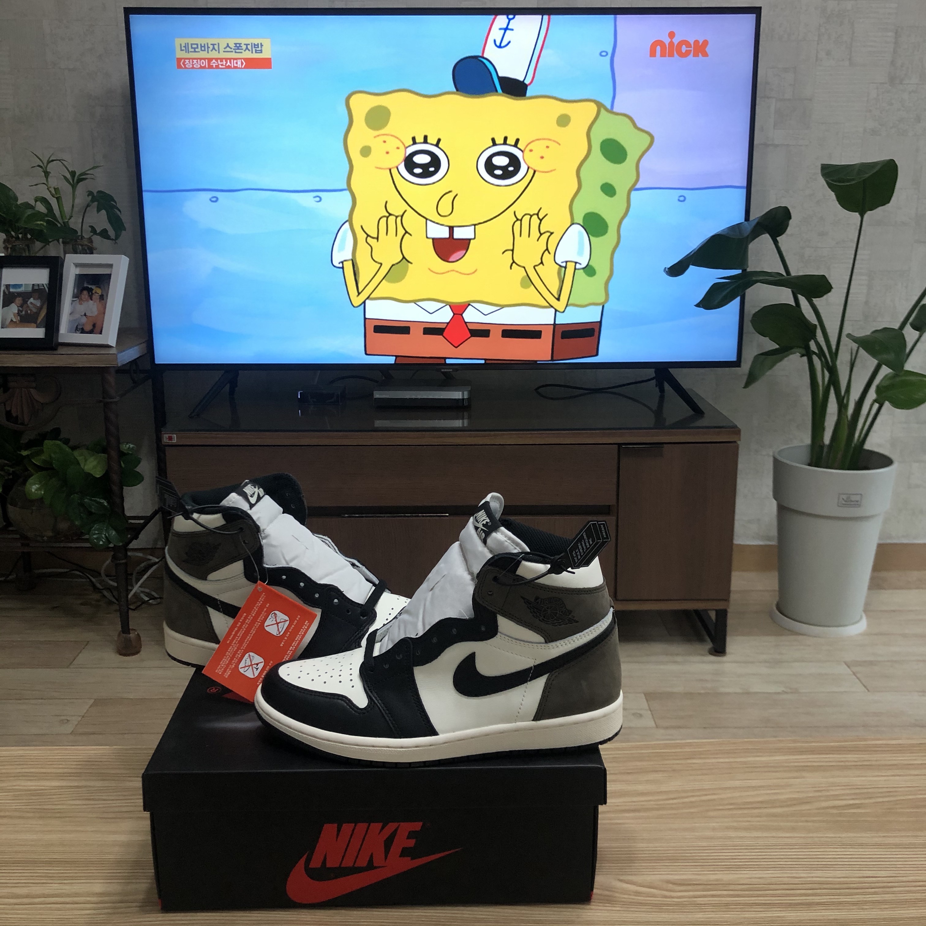 Jordan 1 Retro High OG Black Mocha, (GS) Jordan 1 Retro High OG Black Mocha 착용 스타일 - 3