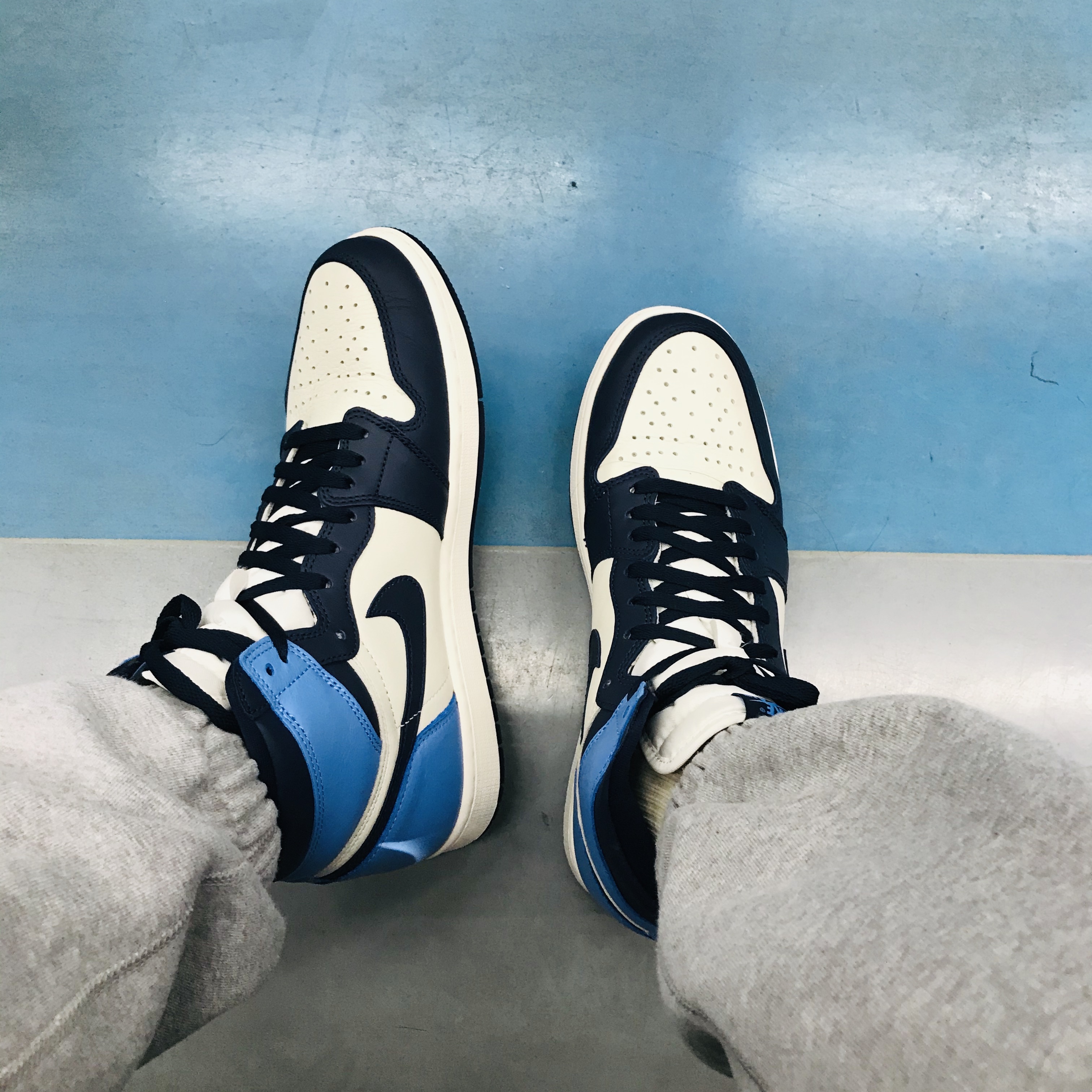 Jordan 1 Retro High Obsidian UNC 착용 스타일 - 2