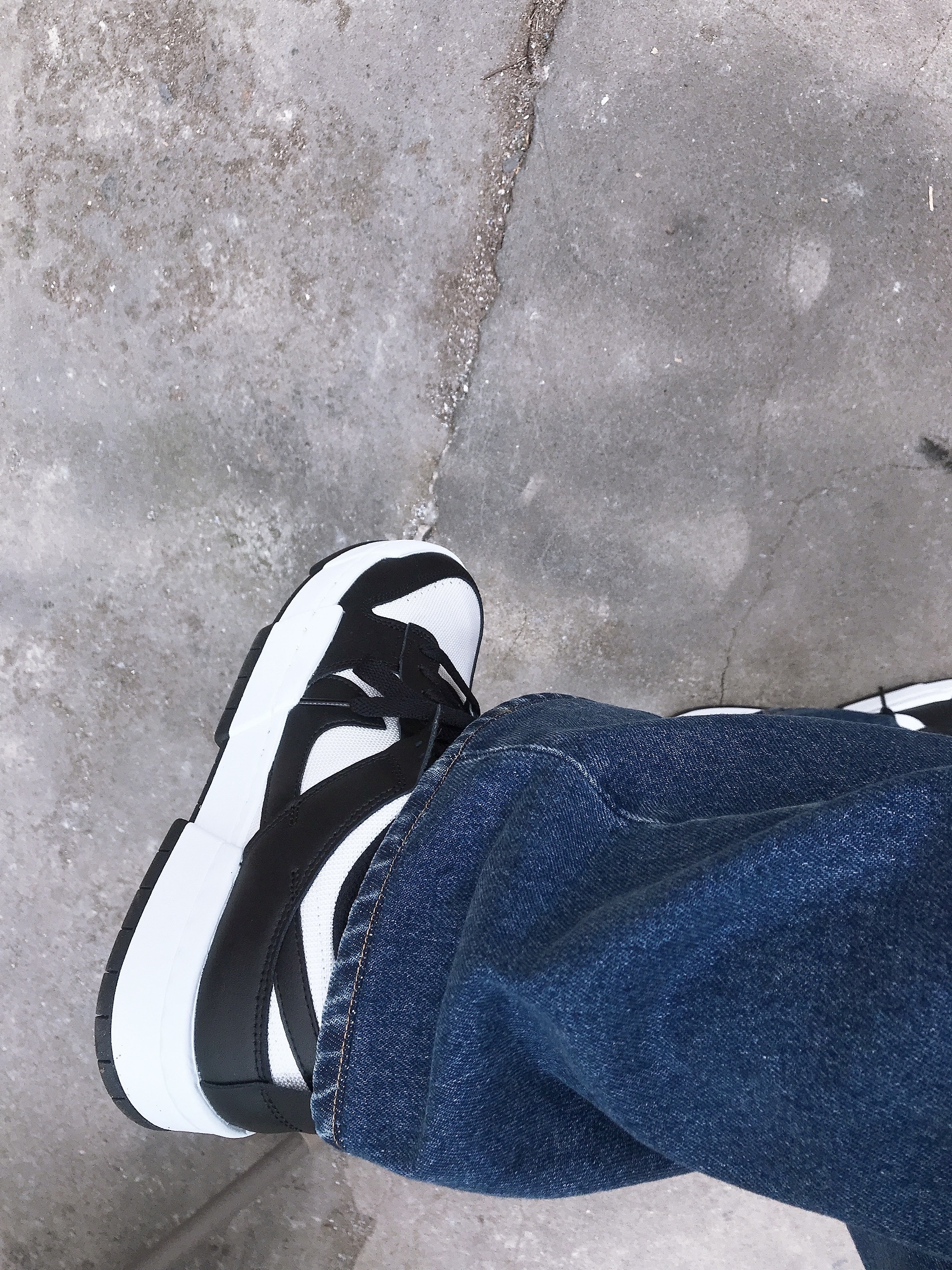 (W) Nike Dunk Low Disrupt Black White 착용 스타일 - 4