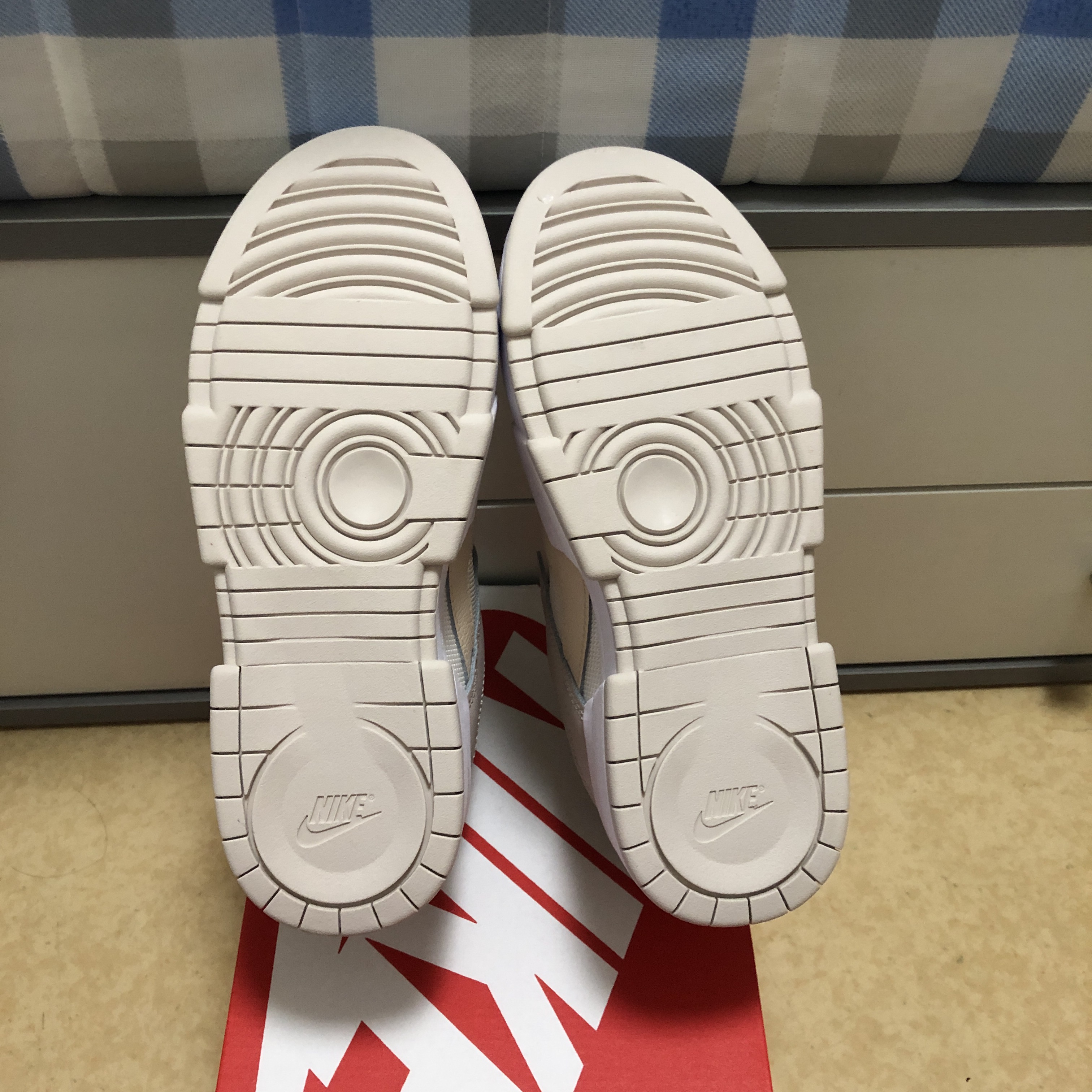 (W) Nike Dunk Low Disrupt Desert Sand 착용 스타일 - 4