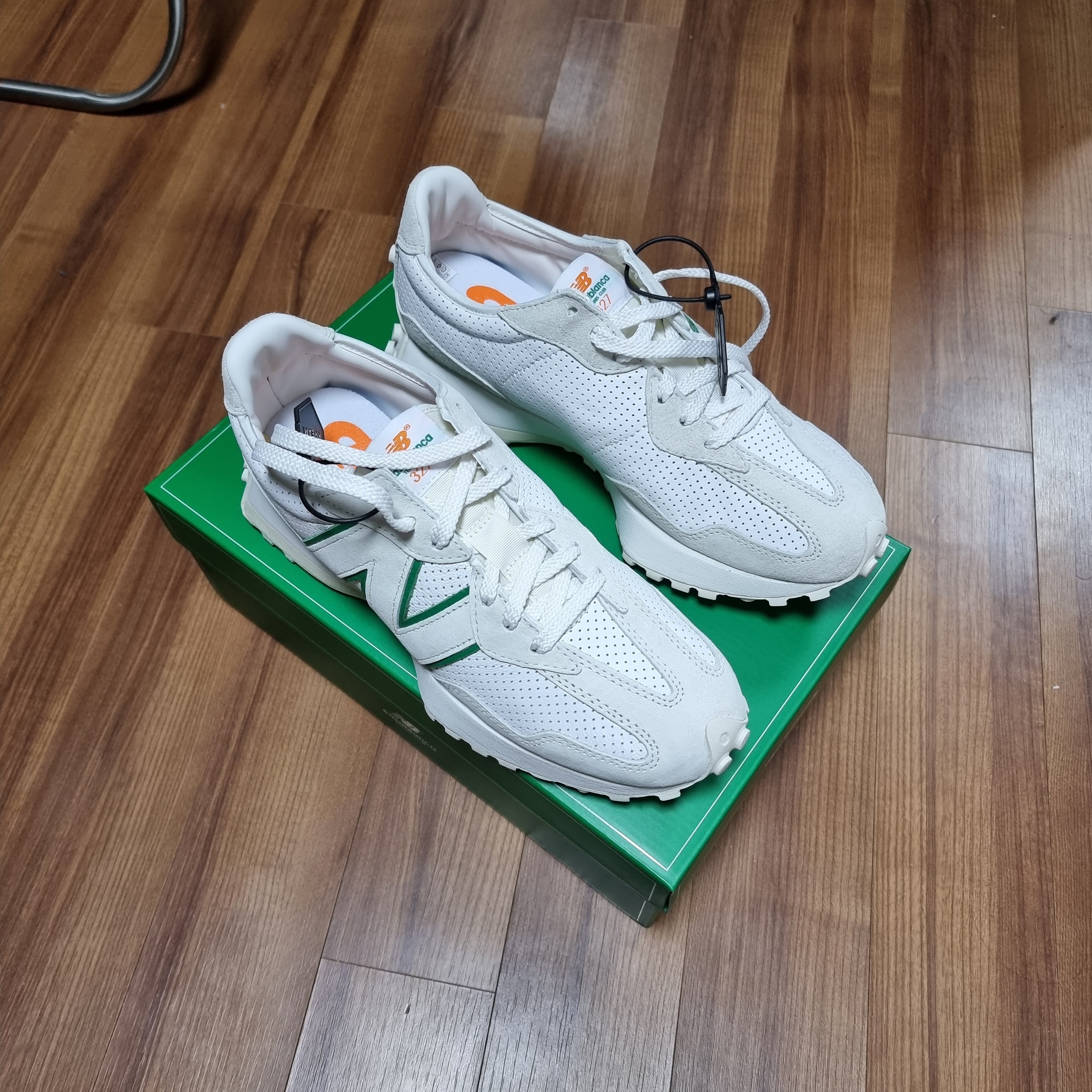 New Balance x Casablanca 327 Idealist Off White Green 착용 스타일 - 3
