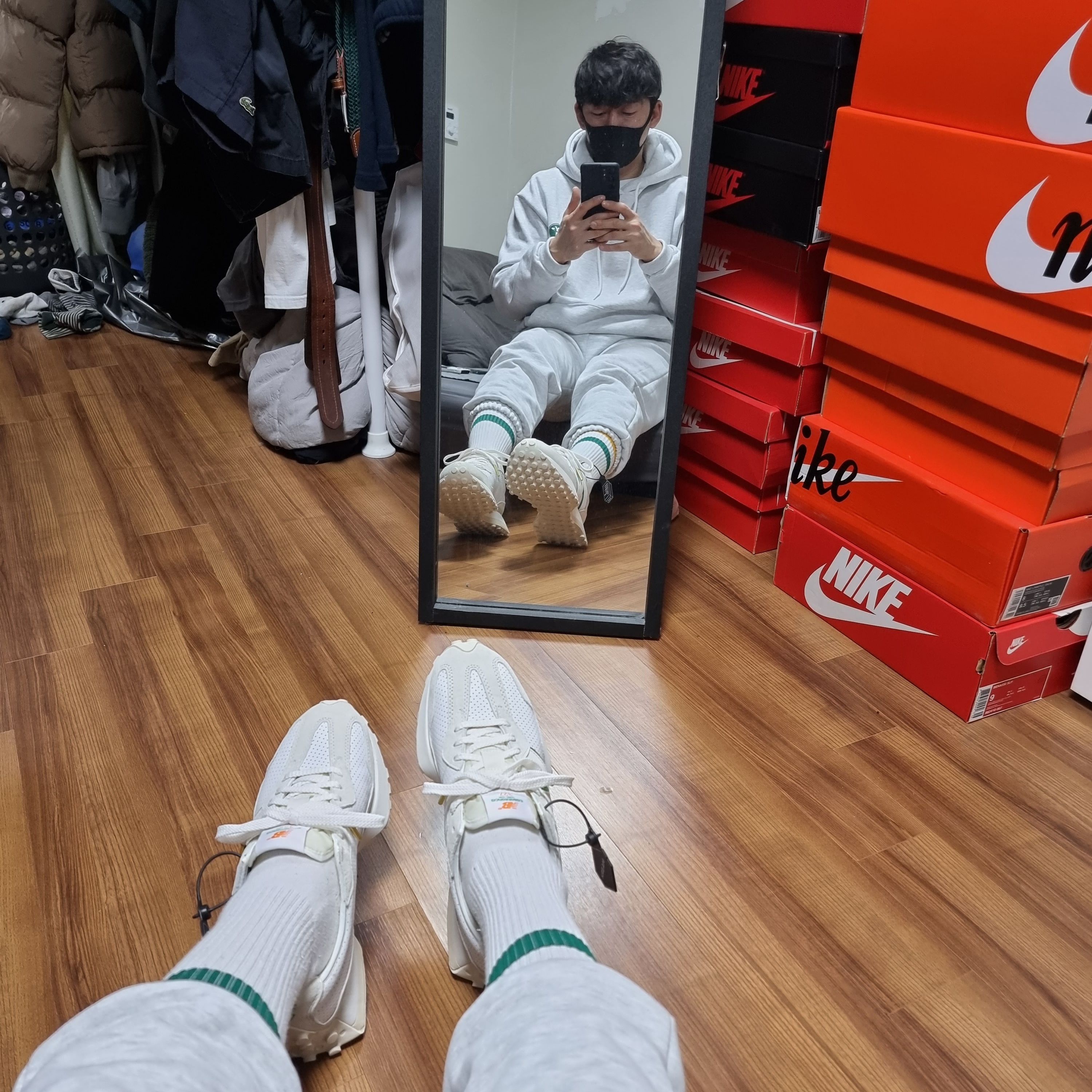 New Balance x Casablanca 327 Idealist Off White Green 착용 스타일 - 2