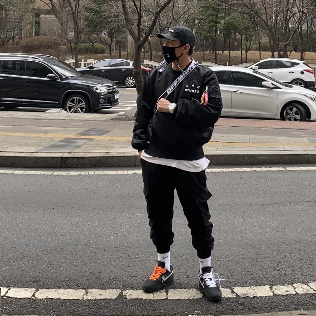 IAB Studio x Alpha Industries MA-1 Crewneck Black, Off-White x Amore Pacific Protection Box (Without Cosmetics) 착용 스타일 - 2