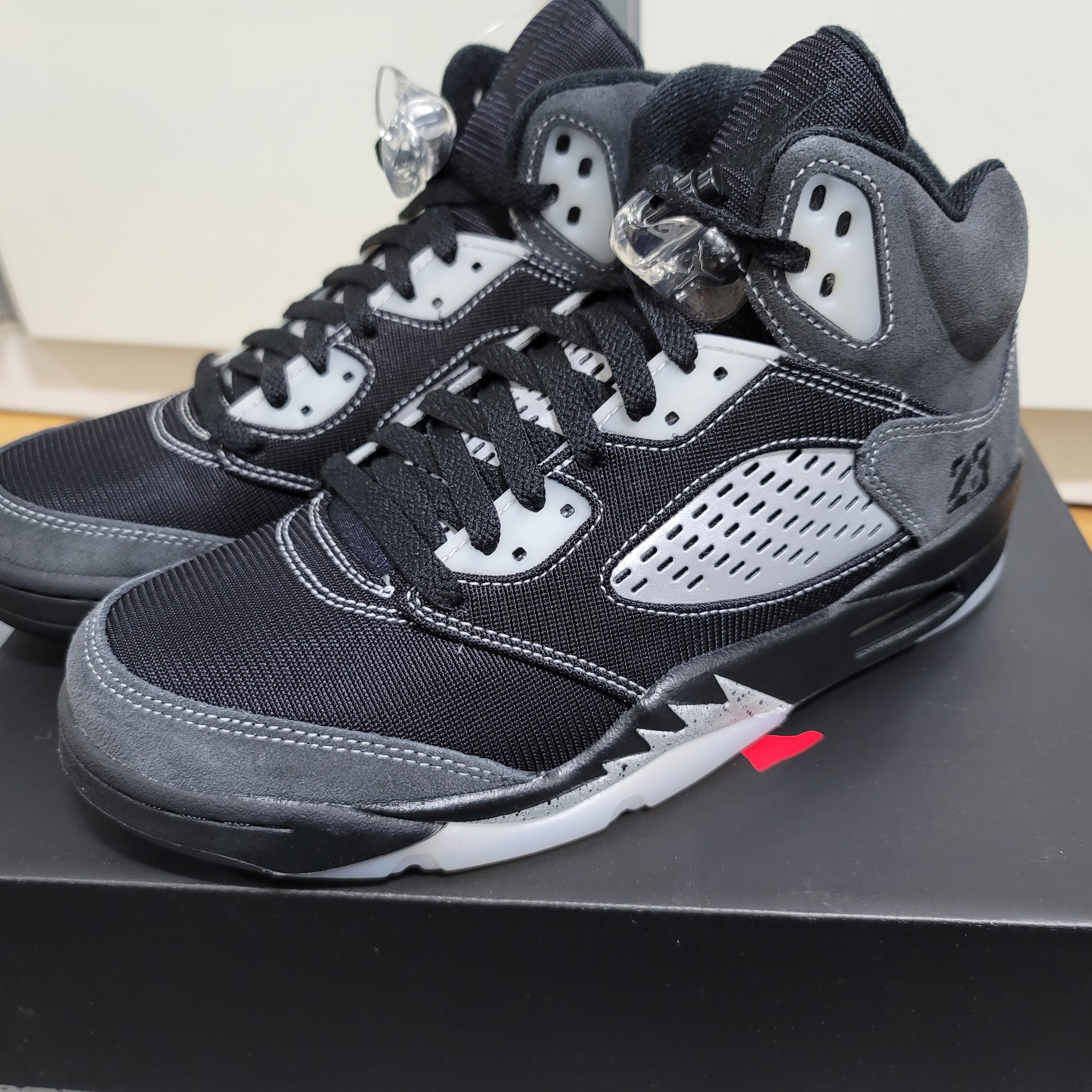 Jordan 5 Retro Anthracite 착용 스타일 - 2