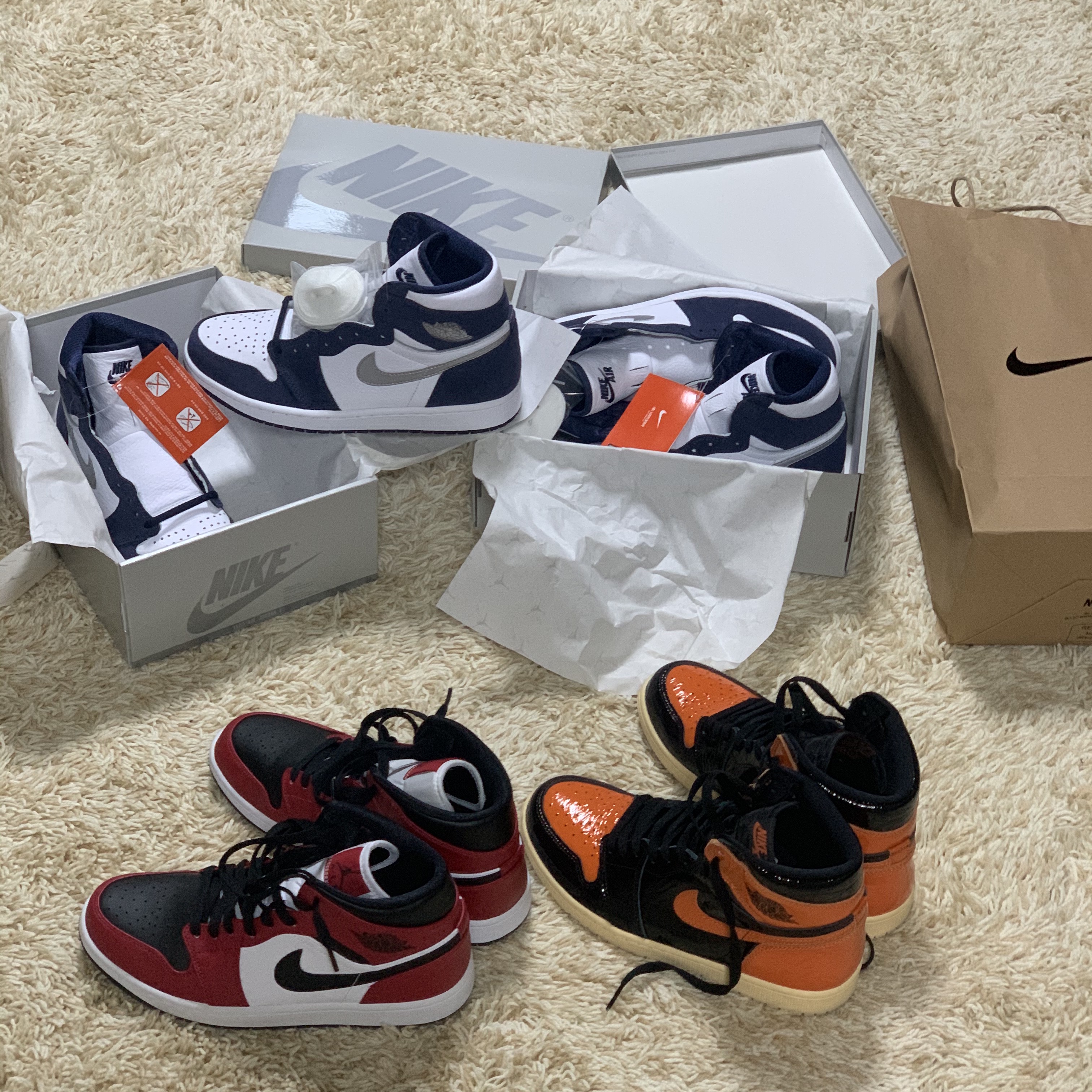 Jordan 1 Retro High OG CO.JP Midnight Navy, Jordan 1 Mid Chicago Black Toe 착용 스타일