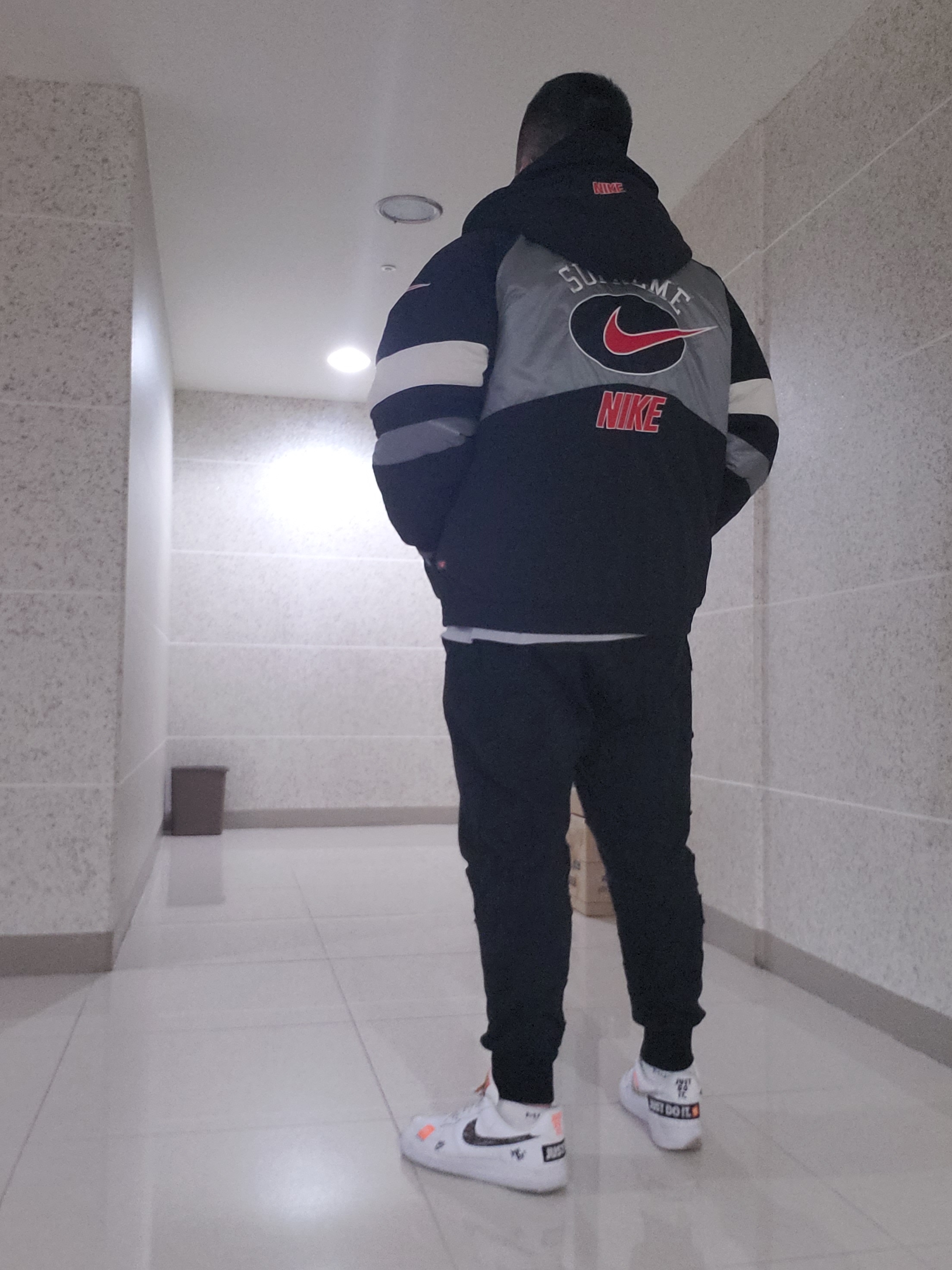 Nike Air Force 1 Low Just Do It Pack White Black, Supreme x Nike Hooded Sport Jacket Silver - 19SS 착용 스타일