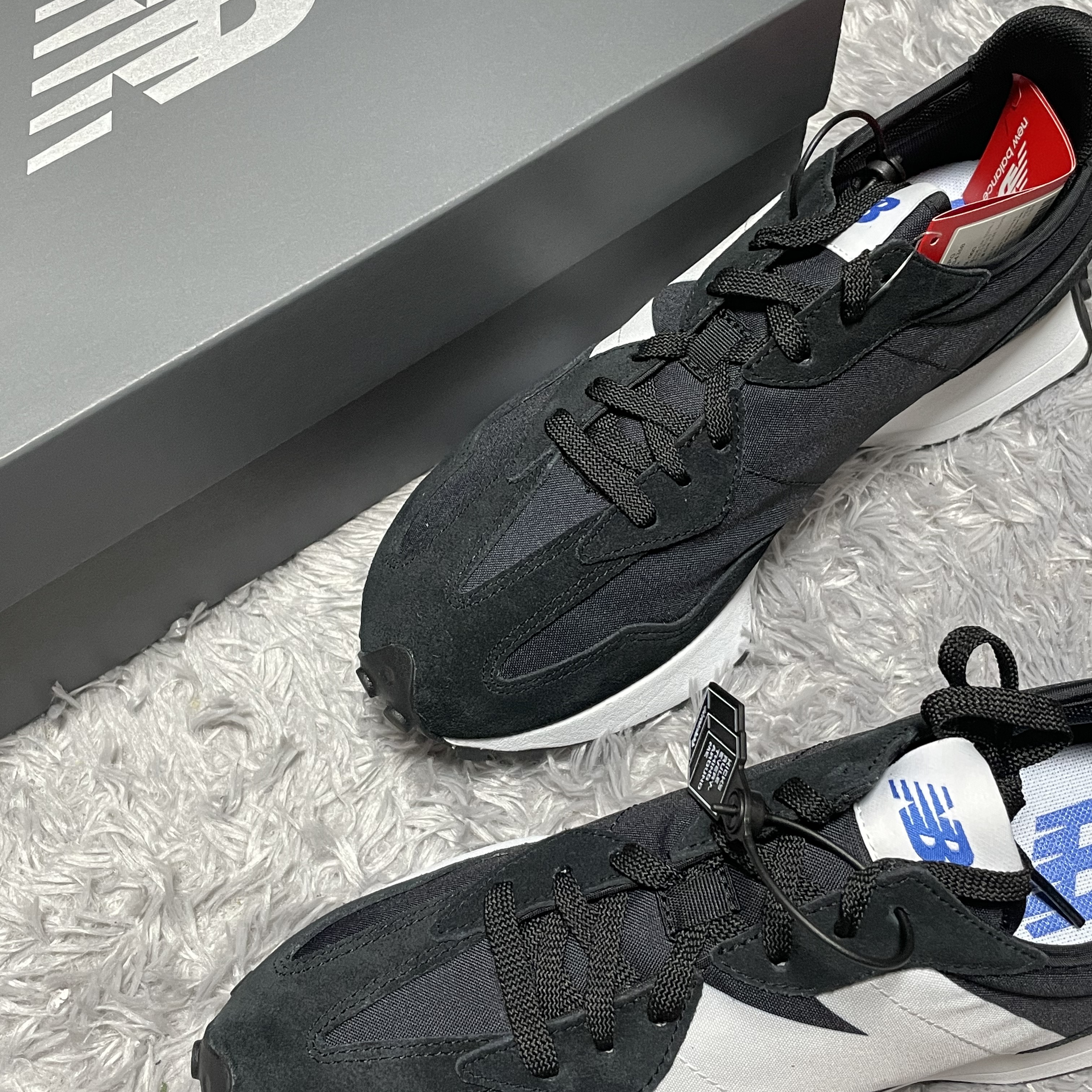 New Balance 327 Black 착용 스타일