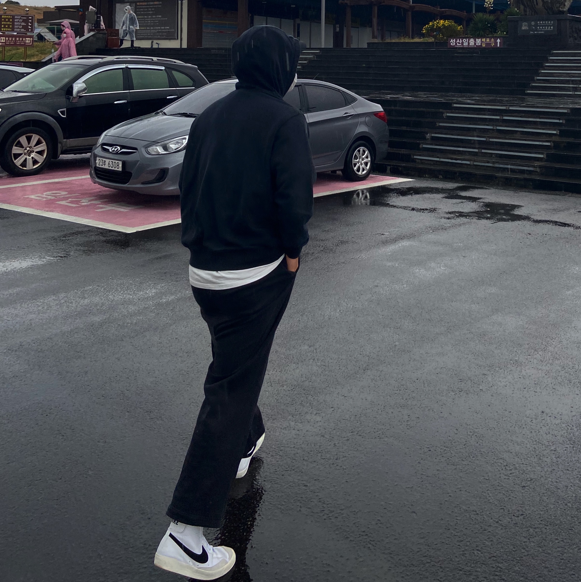 Nike Blazer Mid '77 Vintage White Black 착용 스타일