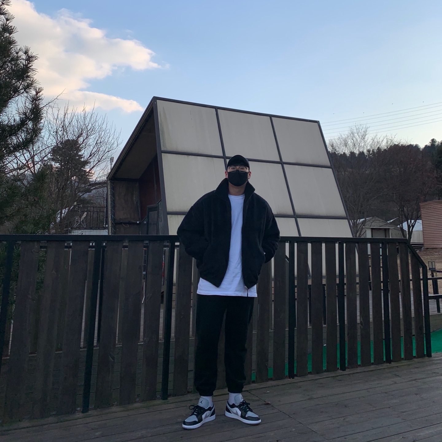 Jordan 1 Low Black Light Smoke Grey 착용 스타일 - 2