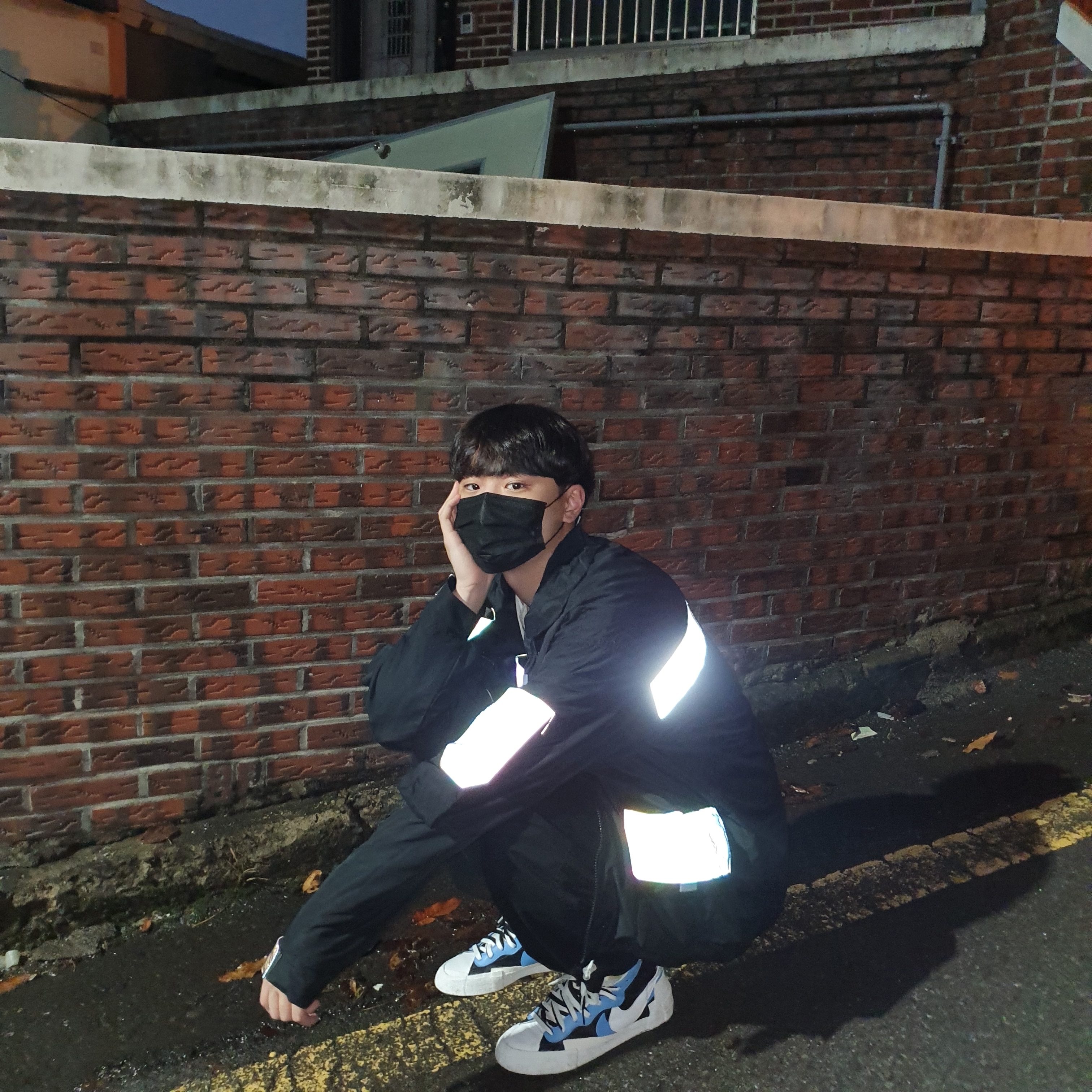 Nike x Sacai Blazer Mid White Black Legend Blue 착용 스타일 - 4