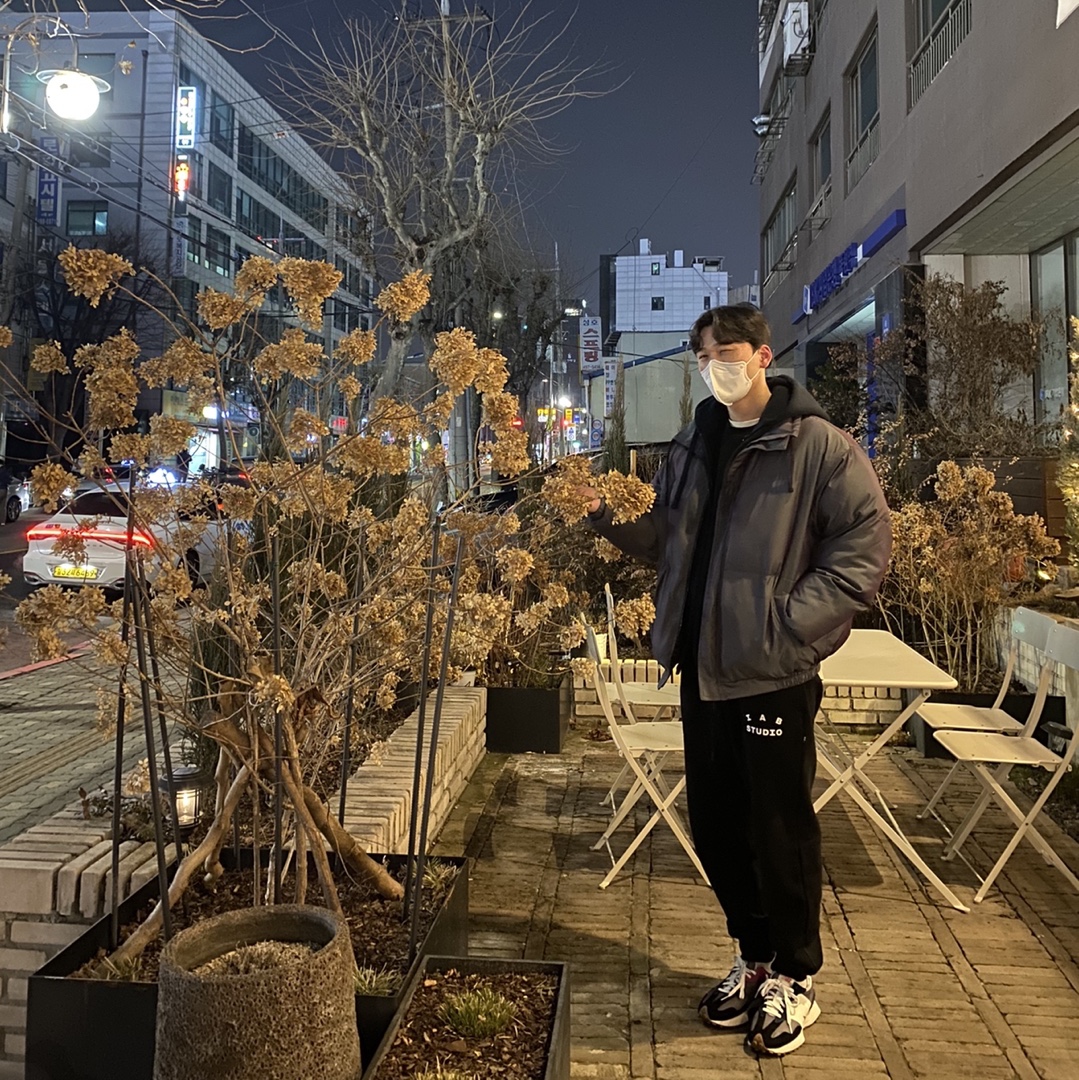 New Balance 327 Castlerock, IAB Studio Sweatpants Navy - 21SS 착용 스타일