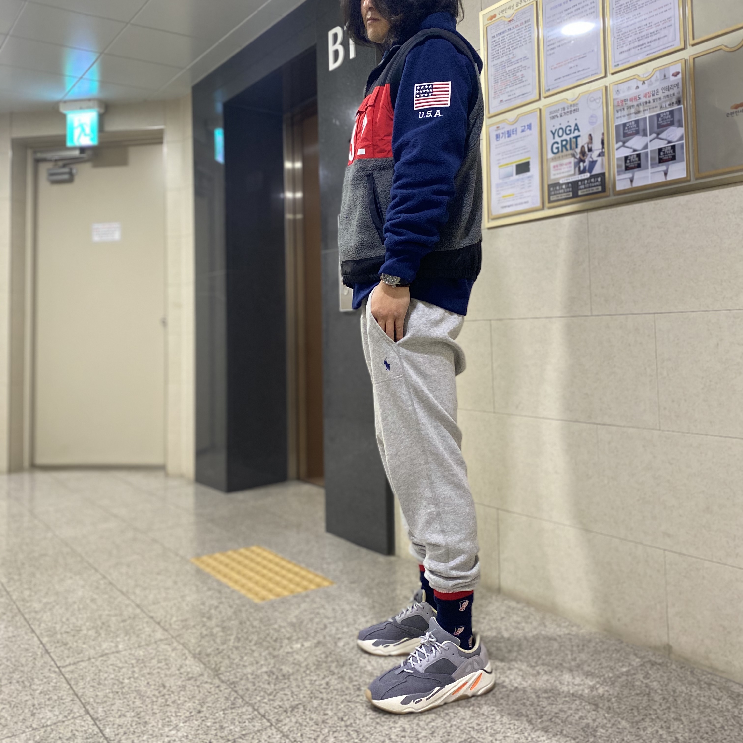 Adidas Yeezy Boost 700 Magnet 착용 스타일 - 2