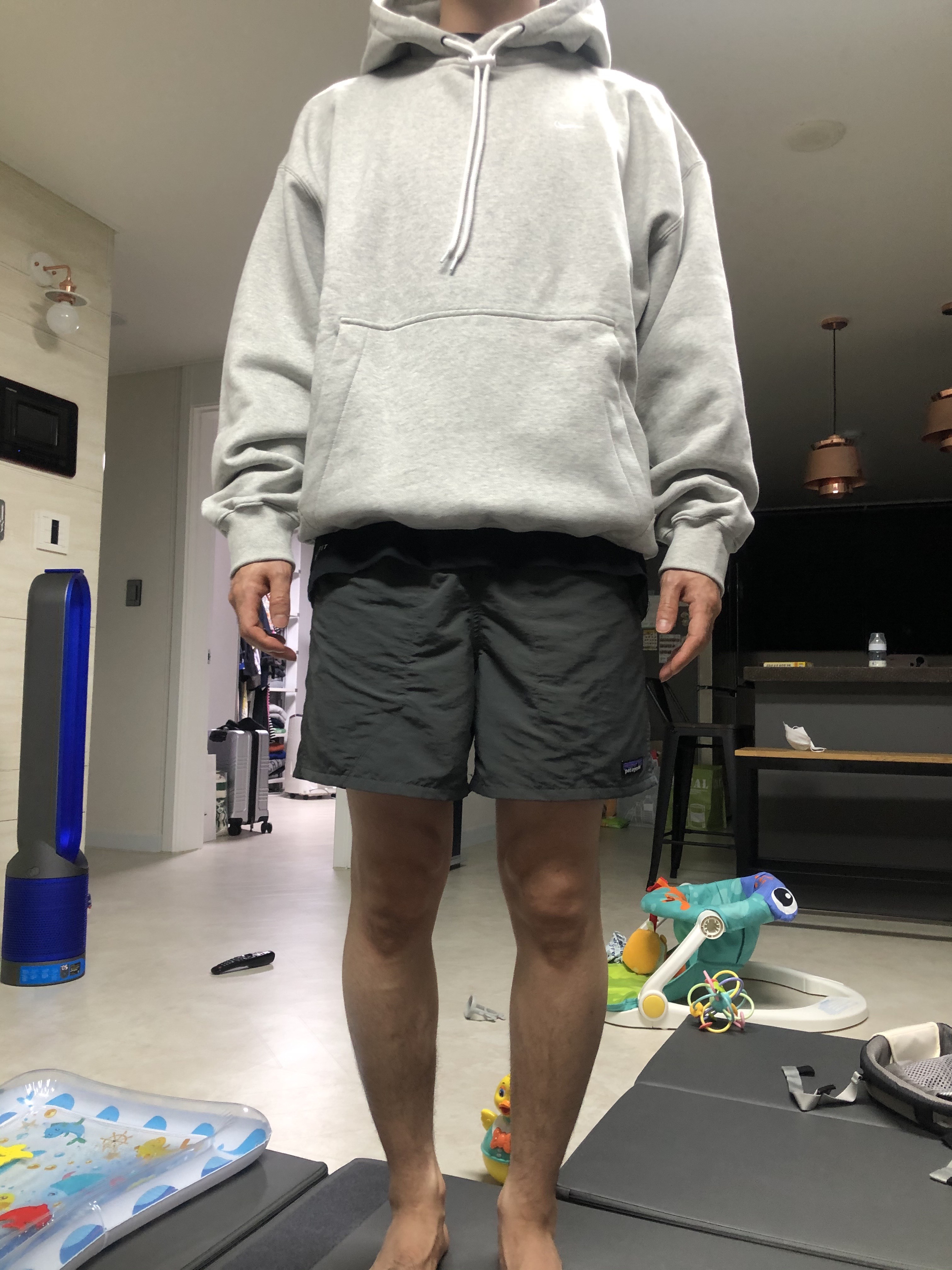 Nike M NRG Hoodie Grey Heather 착용 스타일