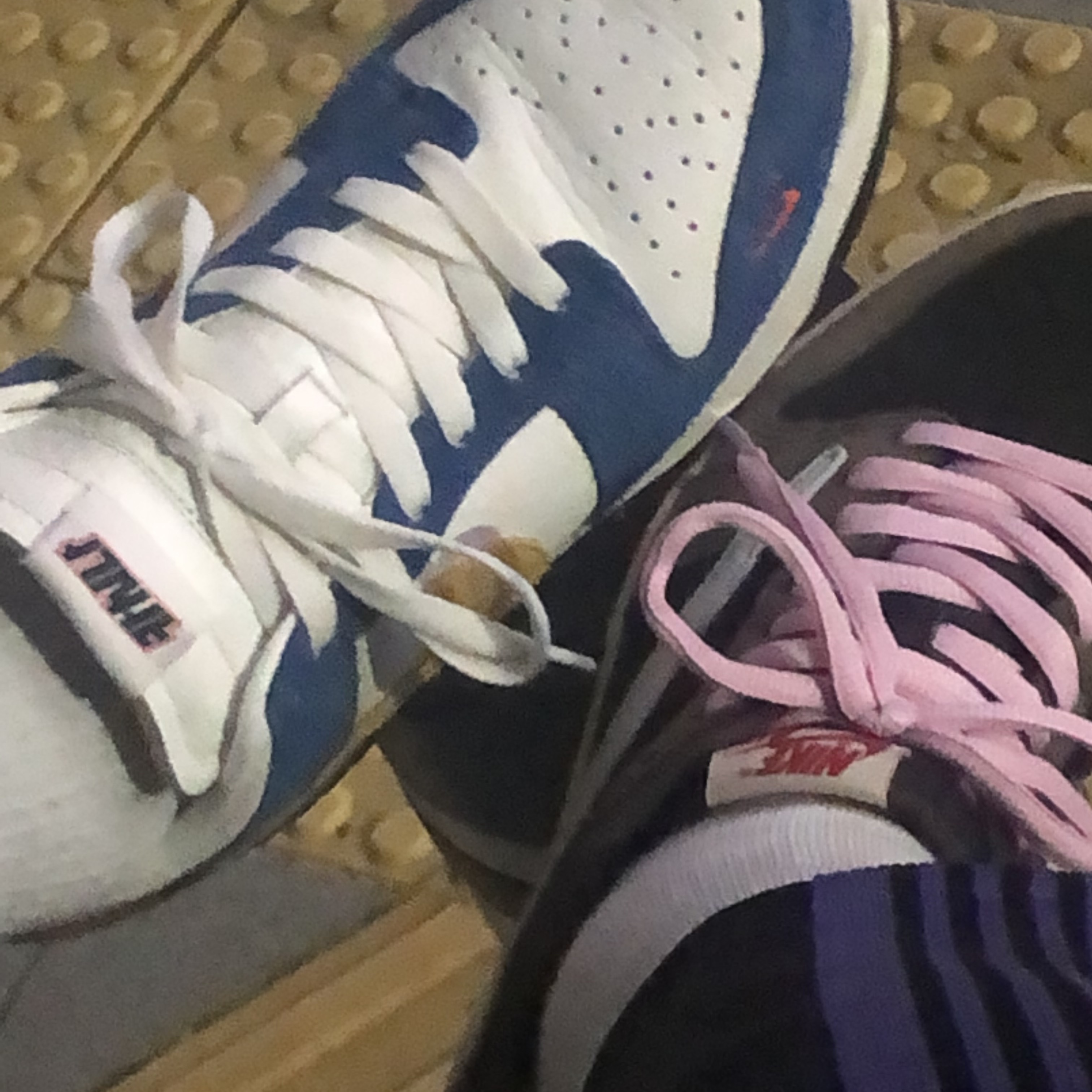 Jordan 1 x Travis Scott Retro Low OG SP Mocha, Nike x Kasina Dunk Low 80's Bus 착용 스타일 - 2
