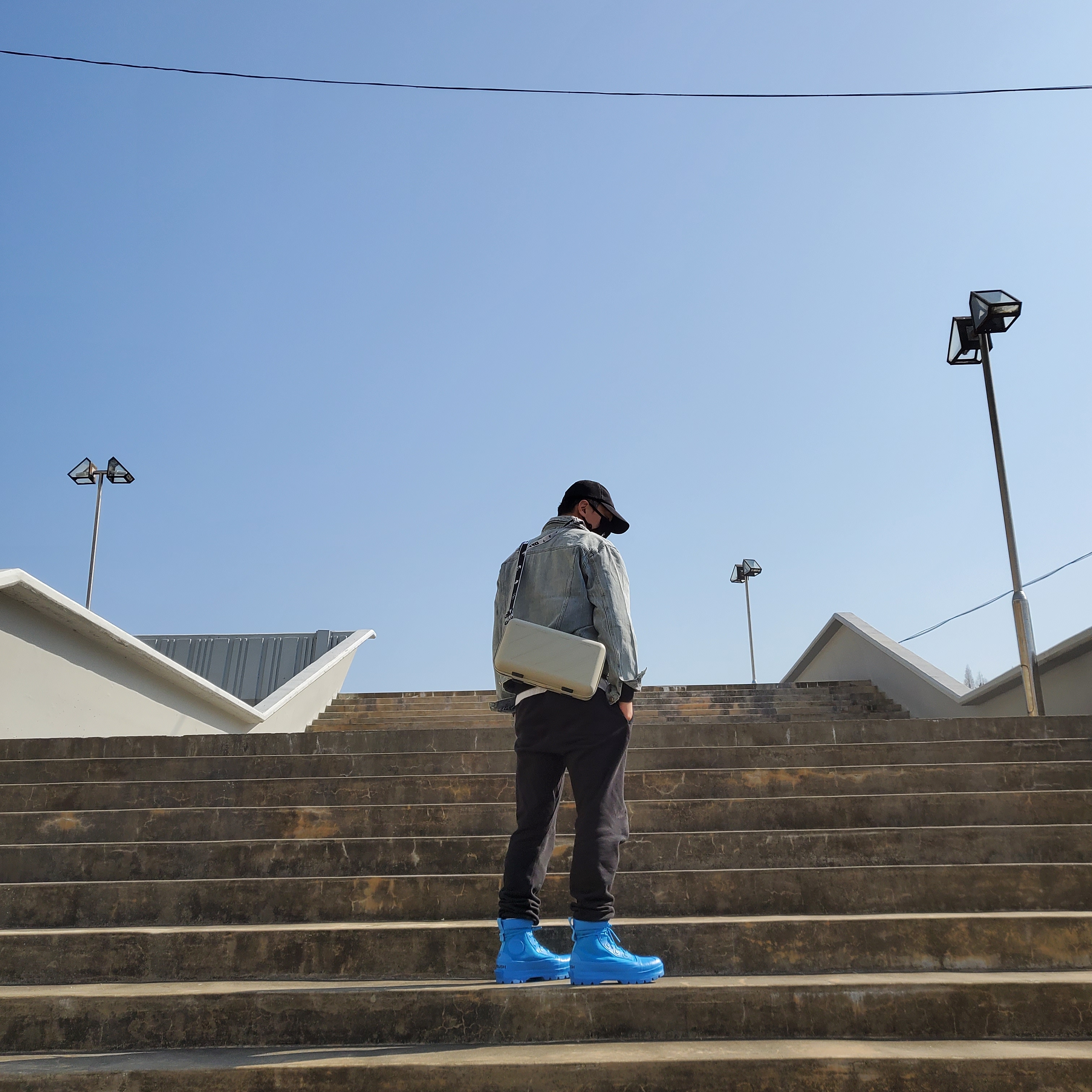 Off-White x Amore Pacific Protection Box (Without Cosmetics), Essentials Denim Trucker Jacket Light Indigo - 20FW 착용 스타일 - 2