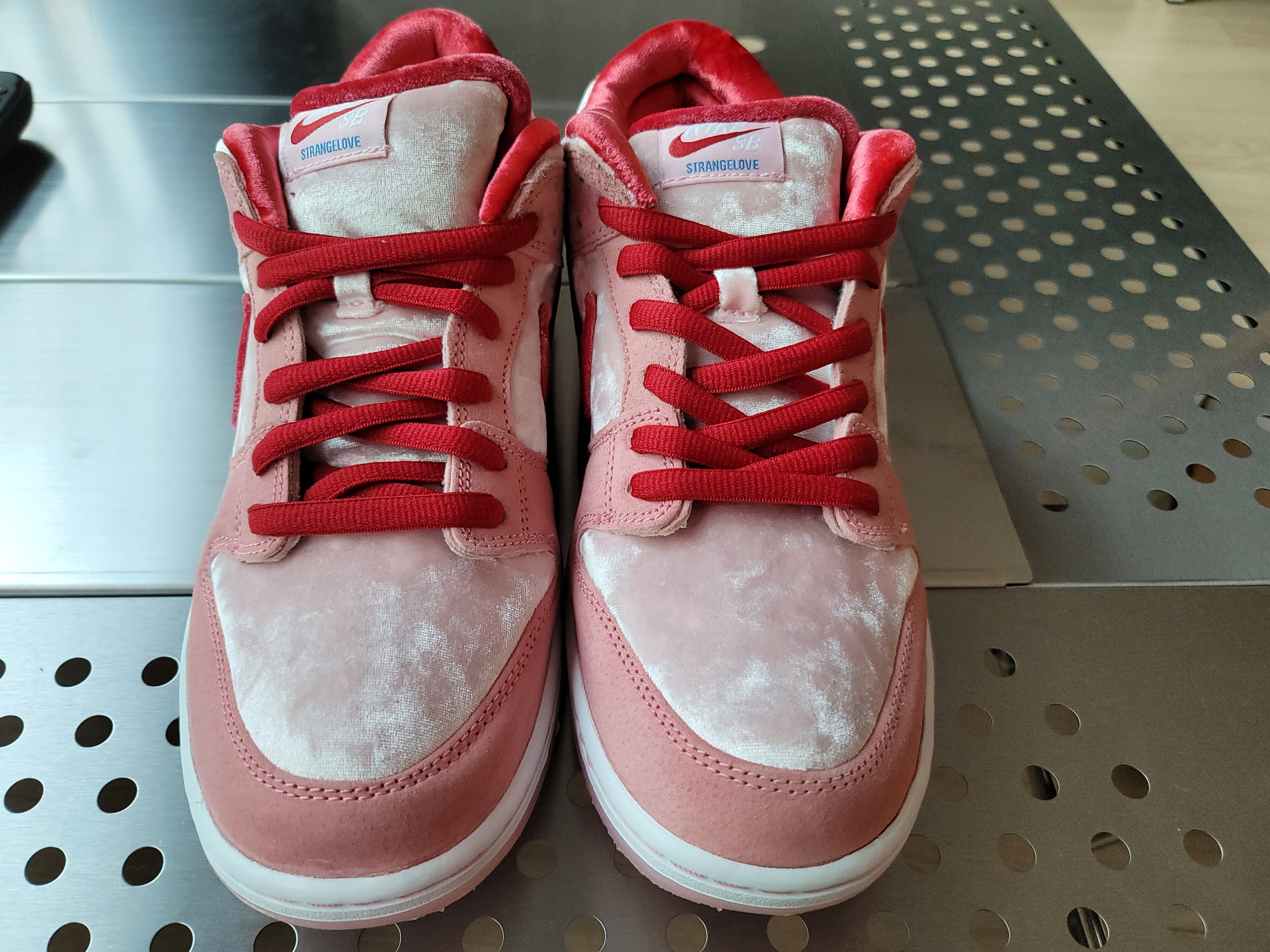 Nike x StrangeLove SB Dunk Low Pink (Regular Box) 착용 스타일 - 1