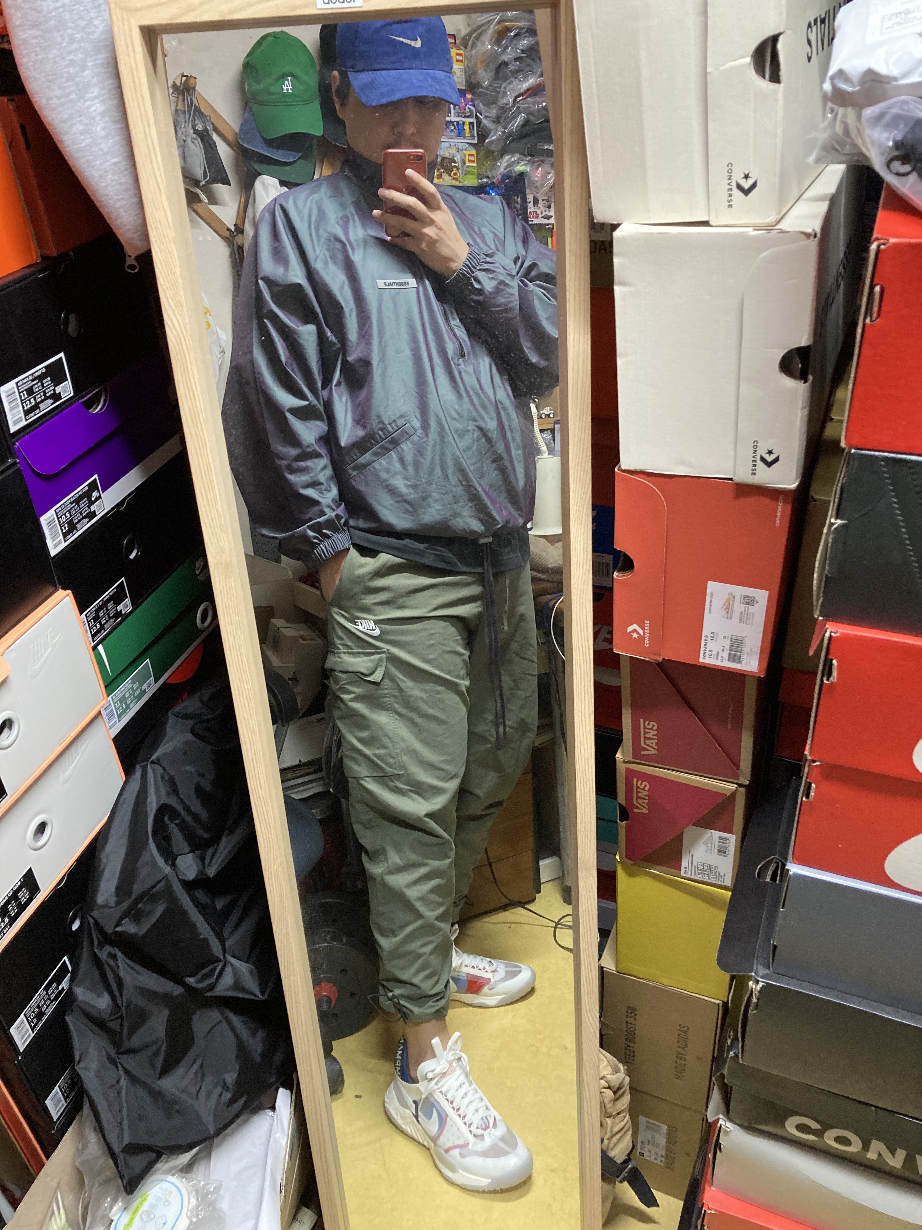 Essentials Track Jacket Iridescent - 20SS, Nike SB Heritage 86 Corduroy WSD Cap Navy 착용 스타일