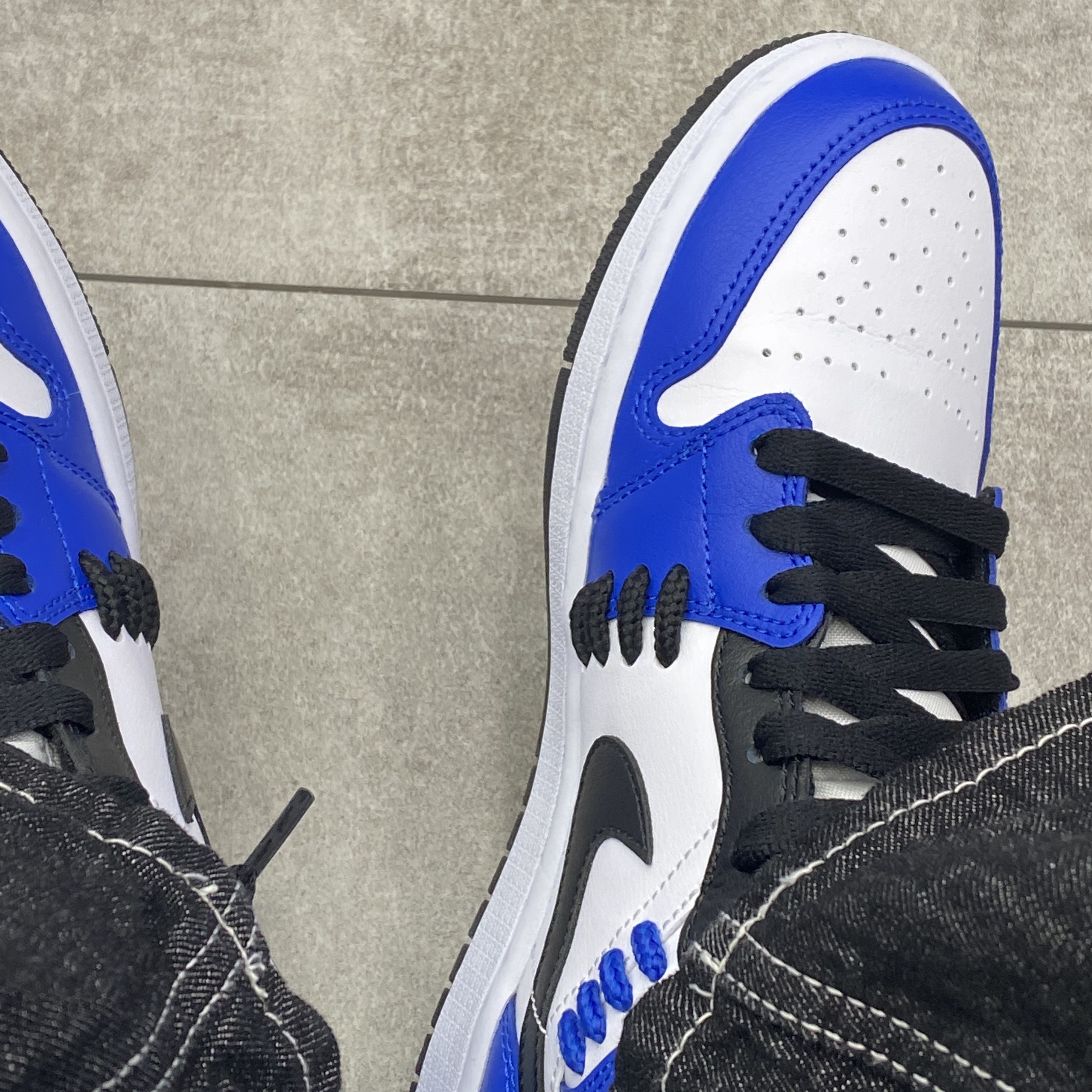 (W) Jordan 1 Mid SE Sisterhood 착용 스타일