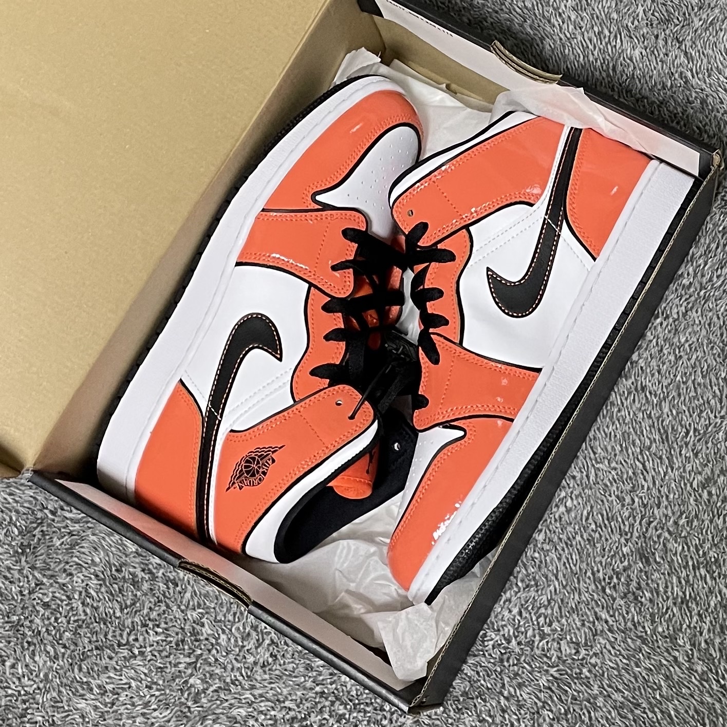 (GS) Jordan 1 Mid SE Turf Orange, Jordan 1 Mid SE Turf Orange 착용 스타일