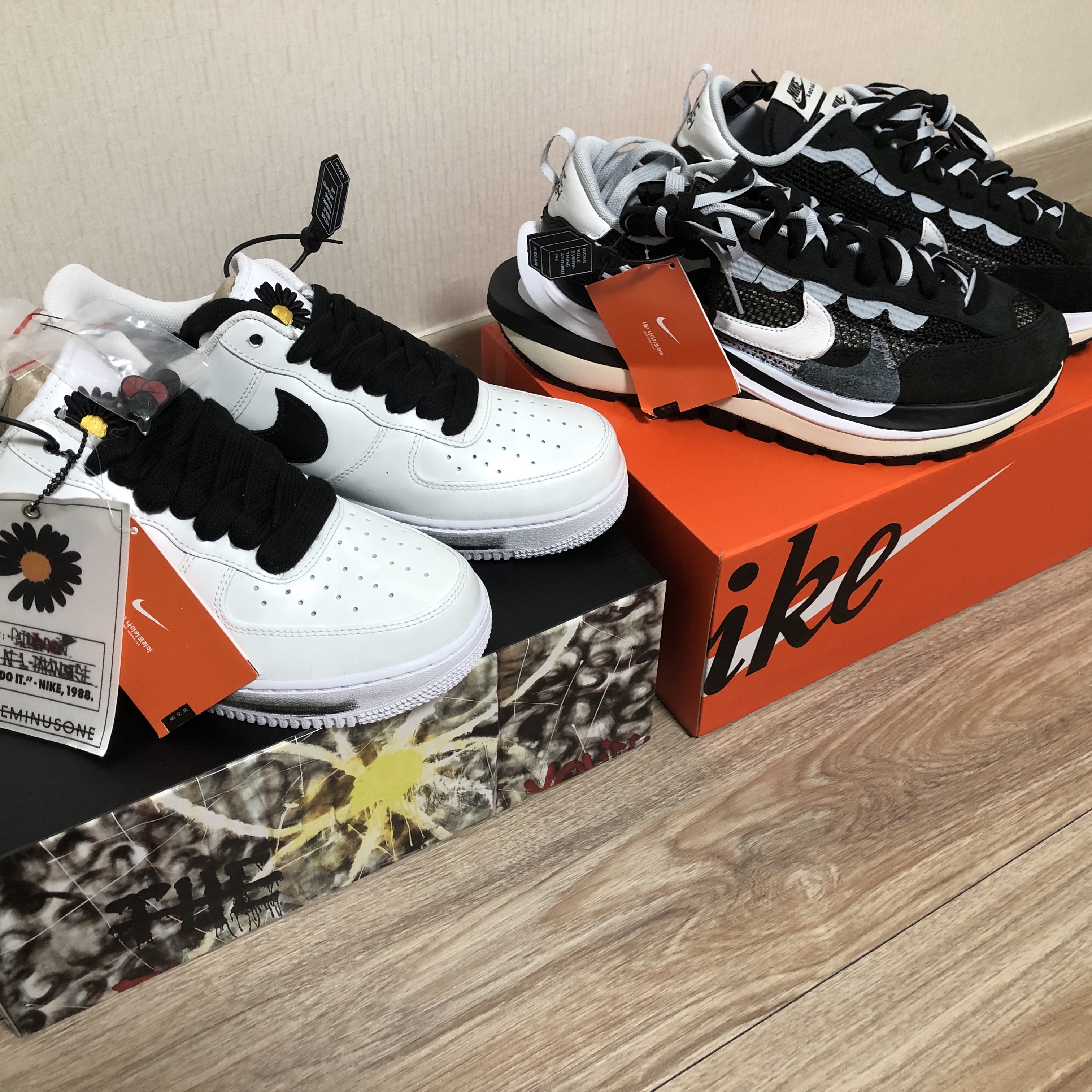 Nike x Sacai VaporWaffle Black White, Nike x Peaceminusone Air Force 1 Low Para-Noise 2.0 착용 스타일