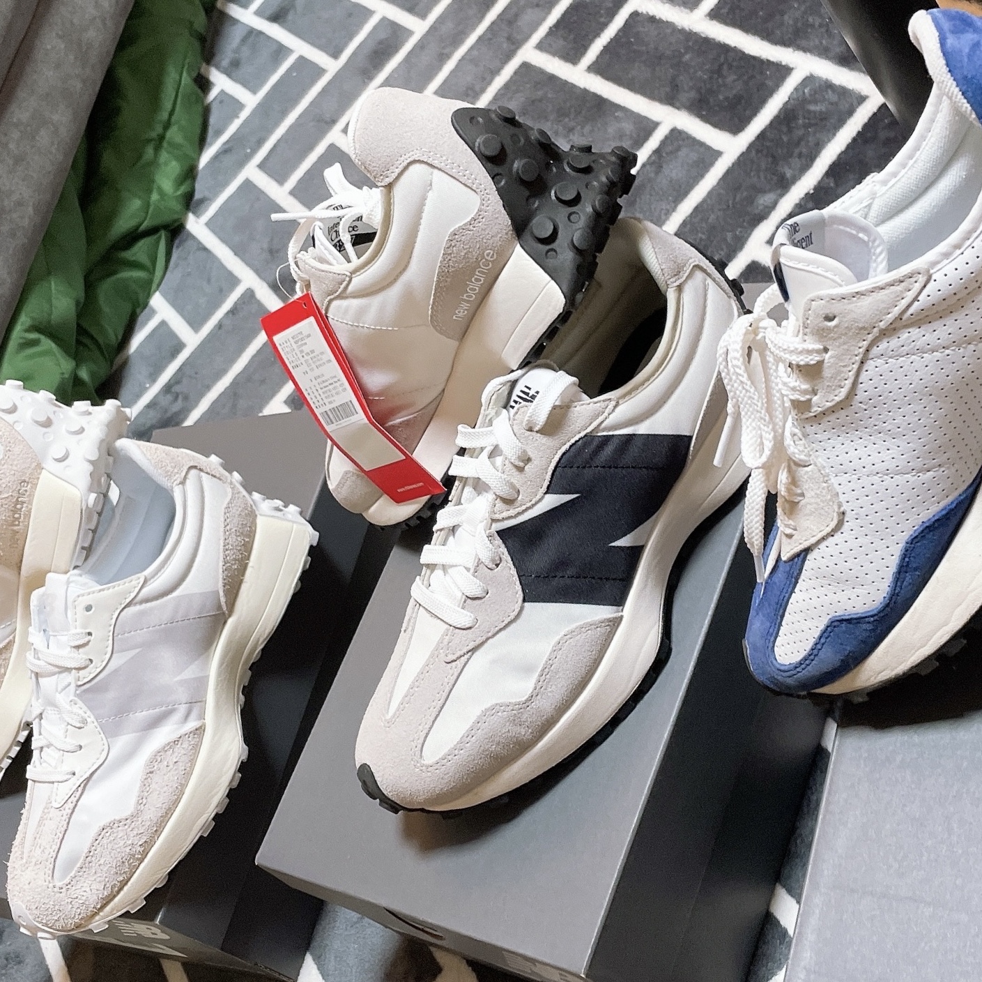 (W) New Balance 327 White Moonbeam, New Balance 327 White Black 착용 스타일