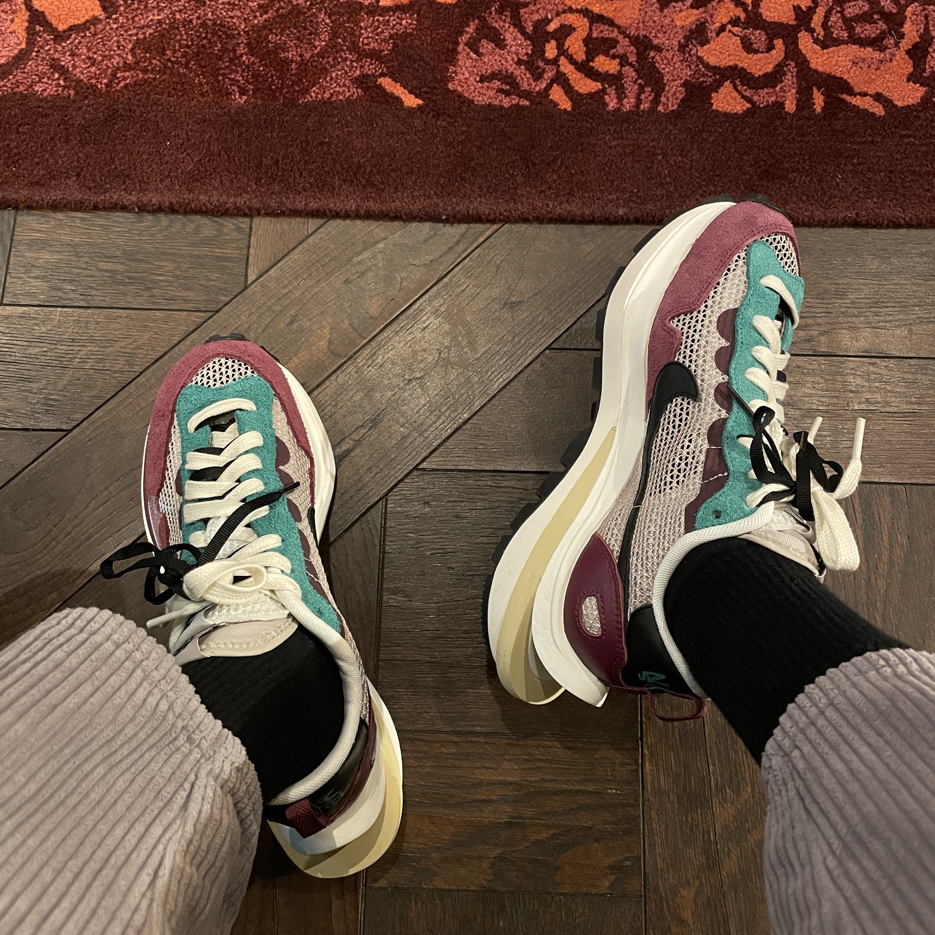 Nike x Sacai VaporWaffle String & Black Villain Red 착용 스타일 - 3