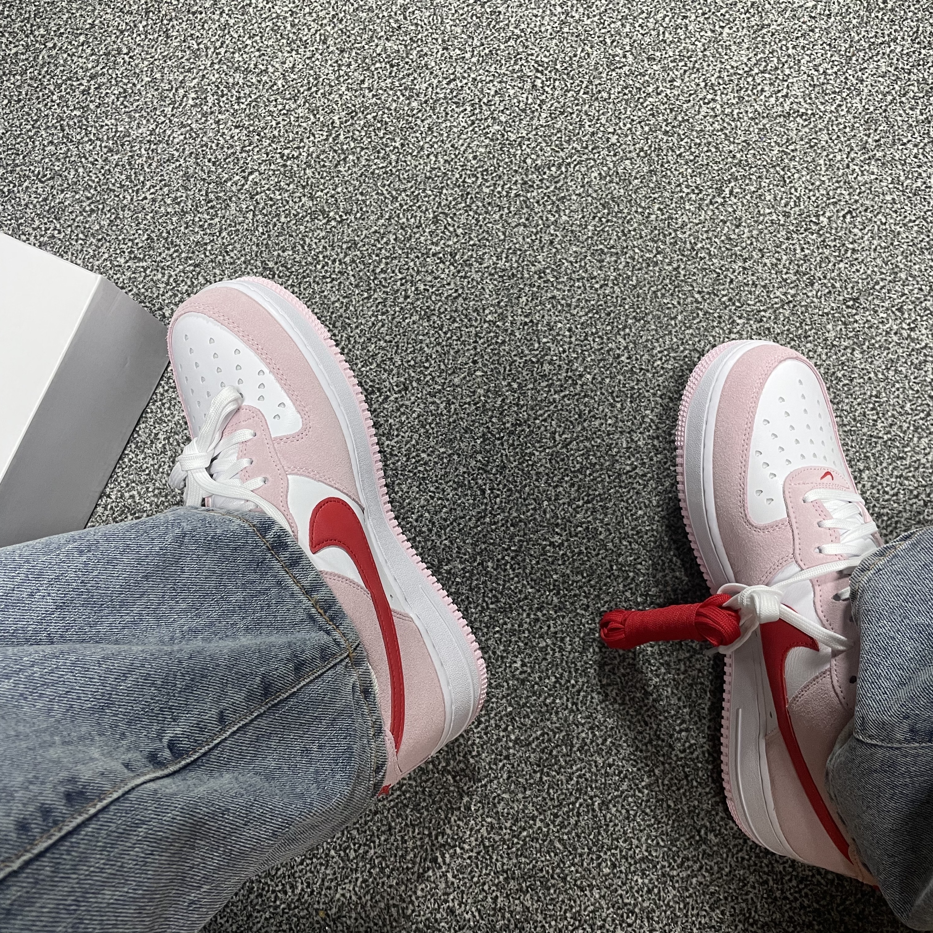 Nike Air Force 1 '07 QS Valentine's Day 착용 스타일 - 1