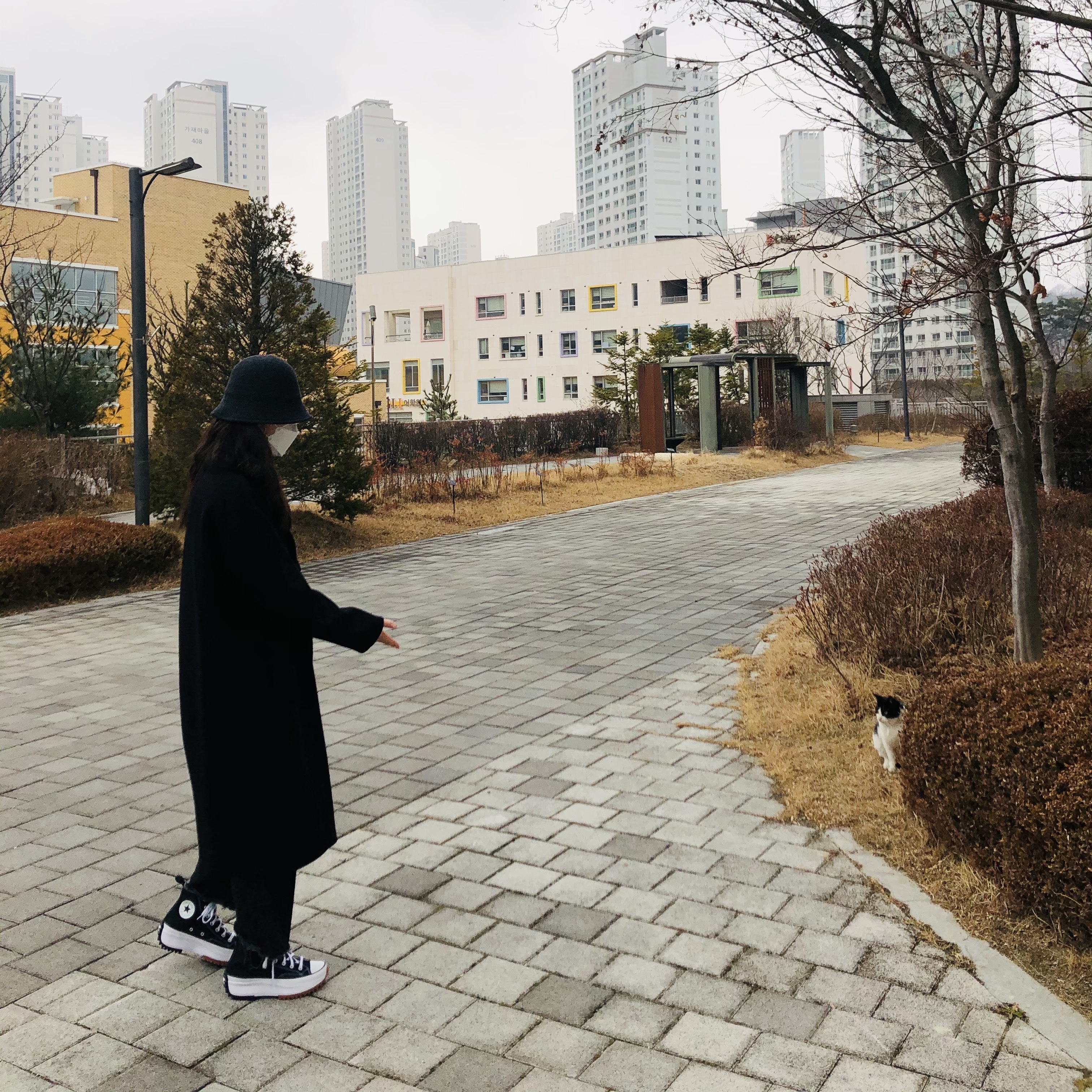 Converse Run Star Hike Hi Black White Gum 착용 스타일