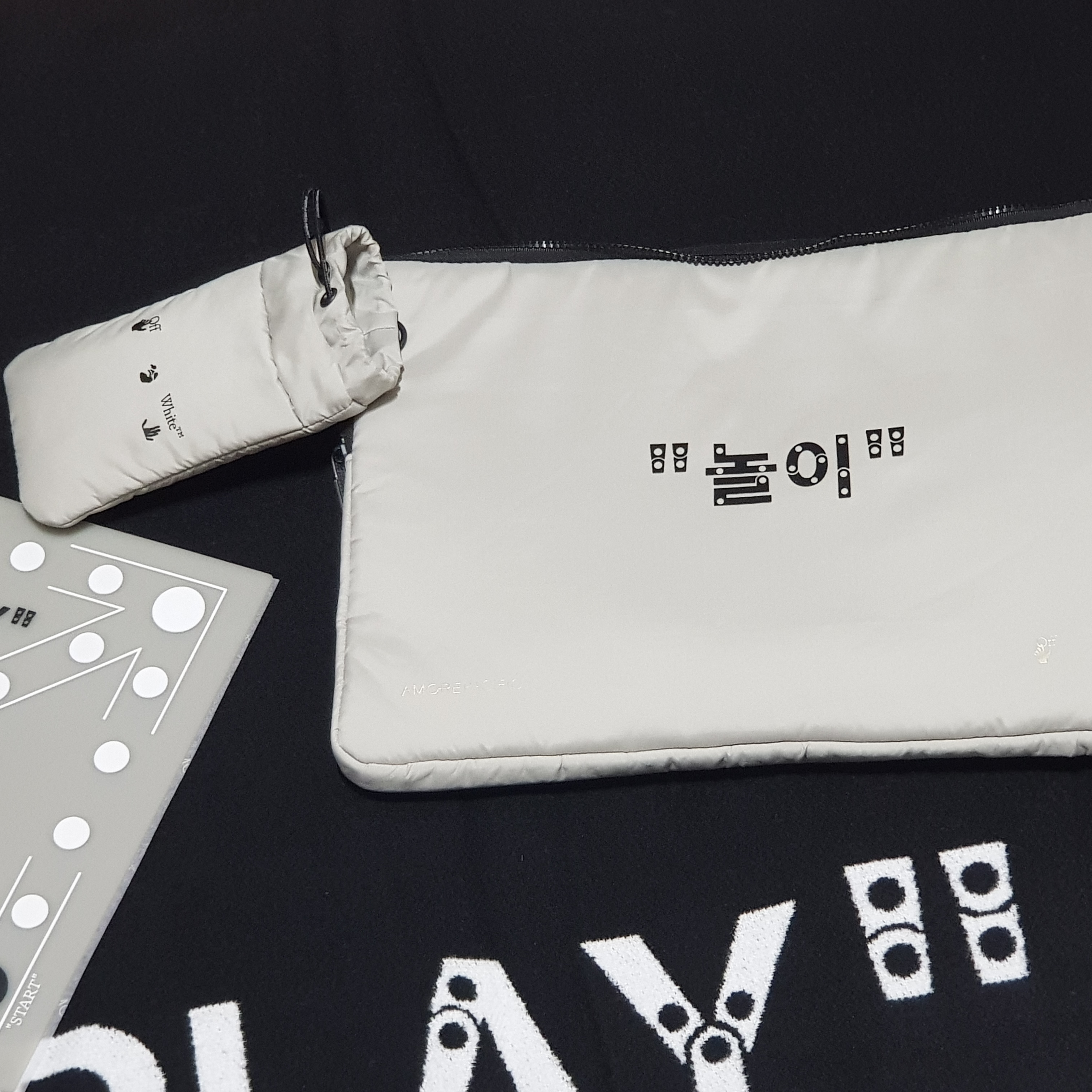 Off-White x Amore Pacific Play Kit 착용 스타일 - 3