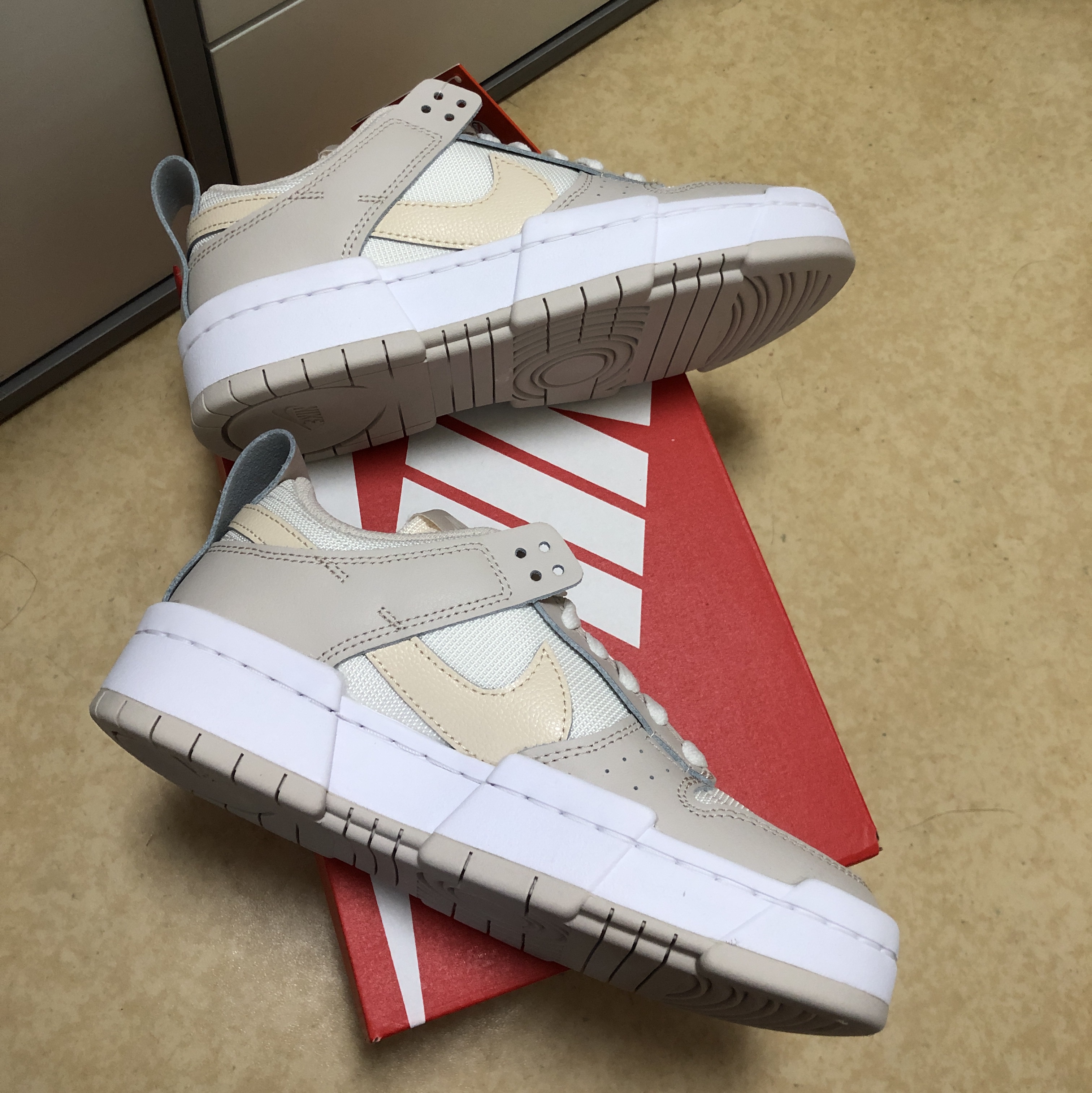 (W) Nike Dunk Low Disrupt Desert Sand 착용 스타일 - 3