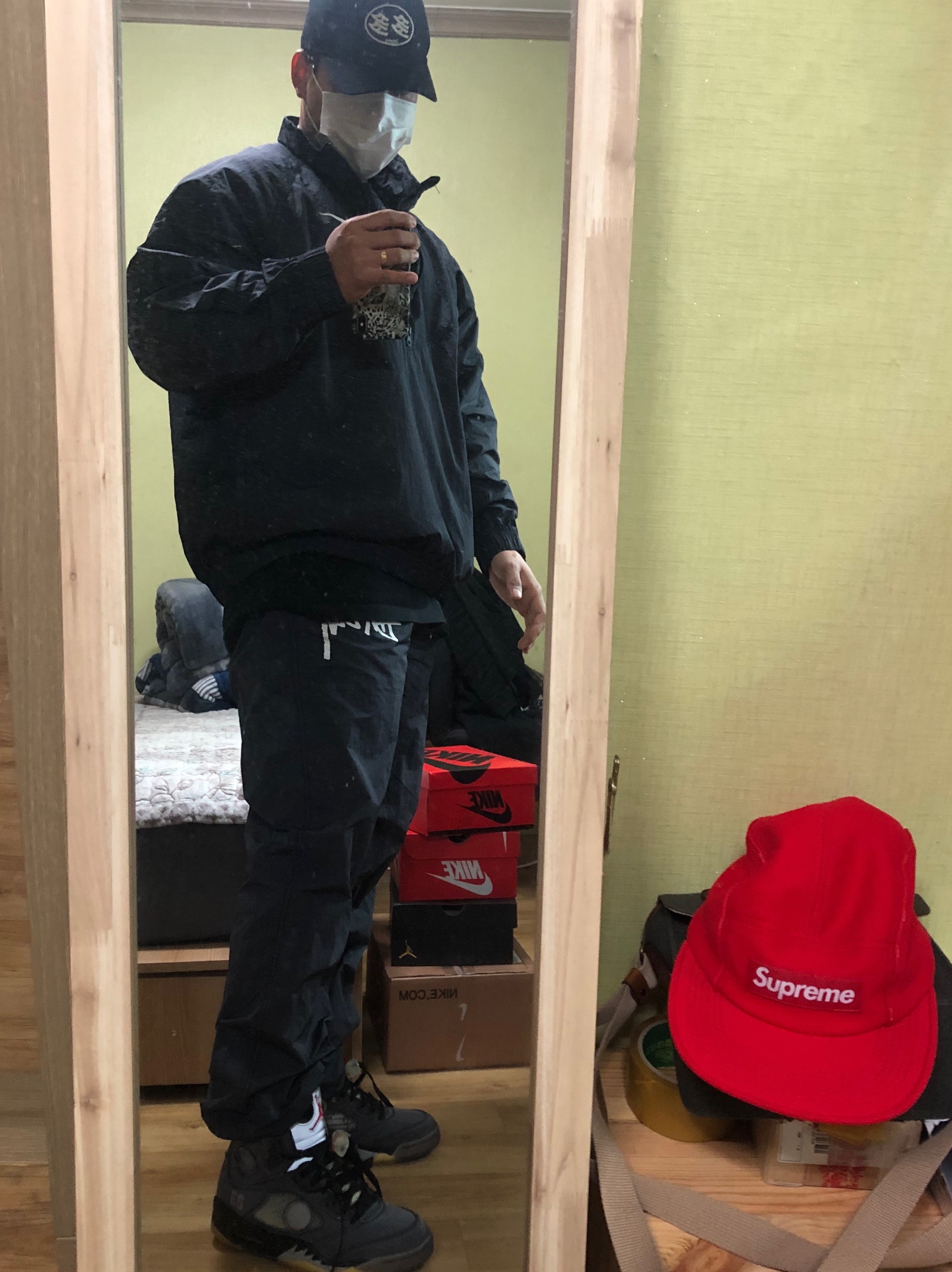 Nike x Stussy Windrunner Jacket Off Noir, Nike x Stussy Beach Pants Off Noir 착용 스타일
