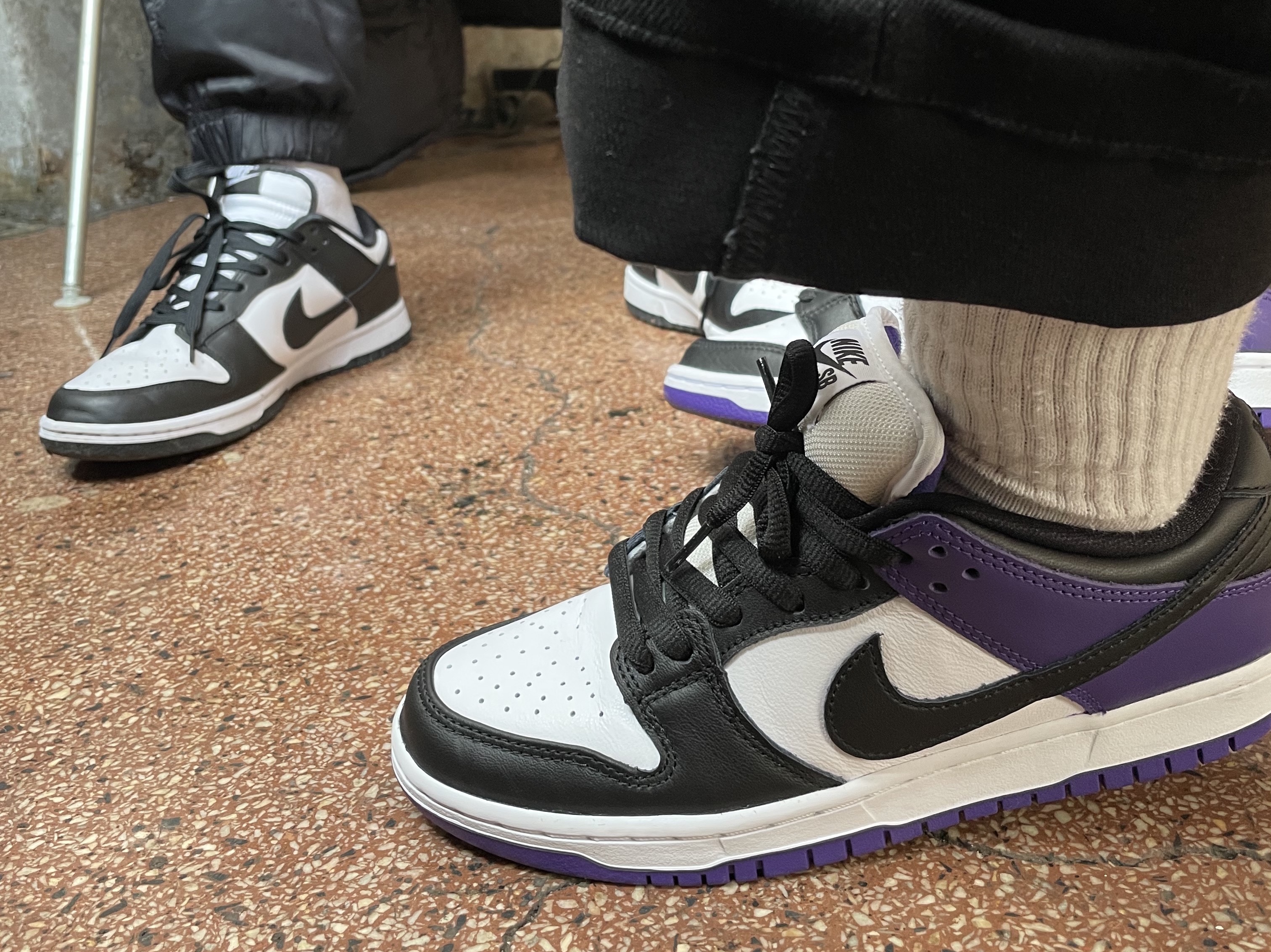 Nike SB Dunk Low Pro Court Purple 착용 스타일 - 2