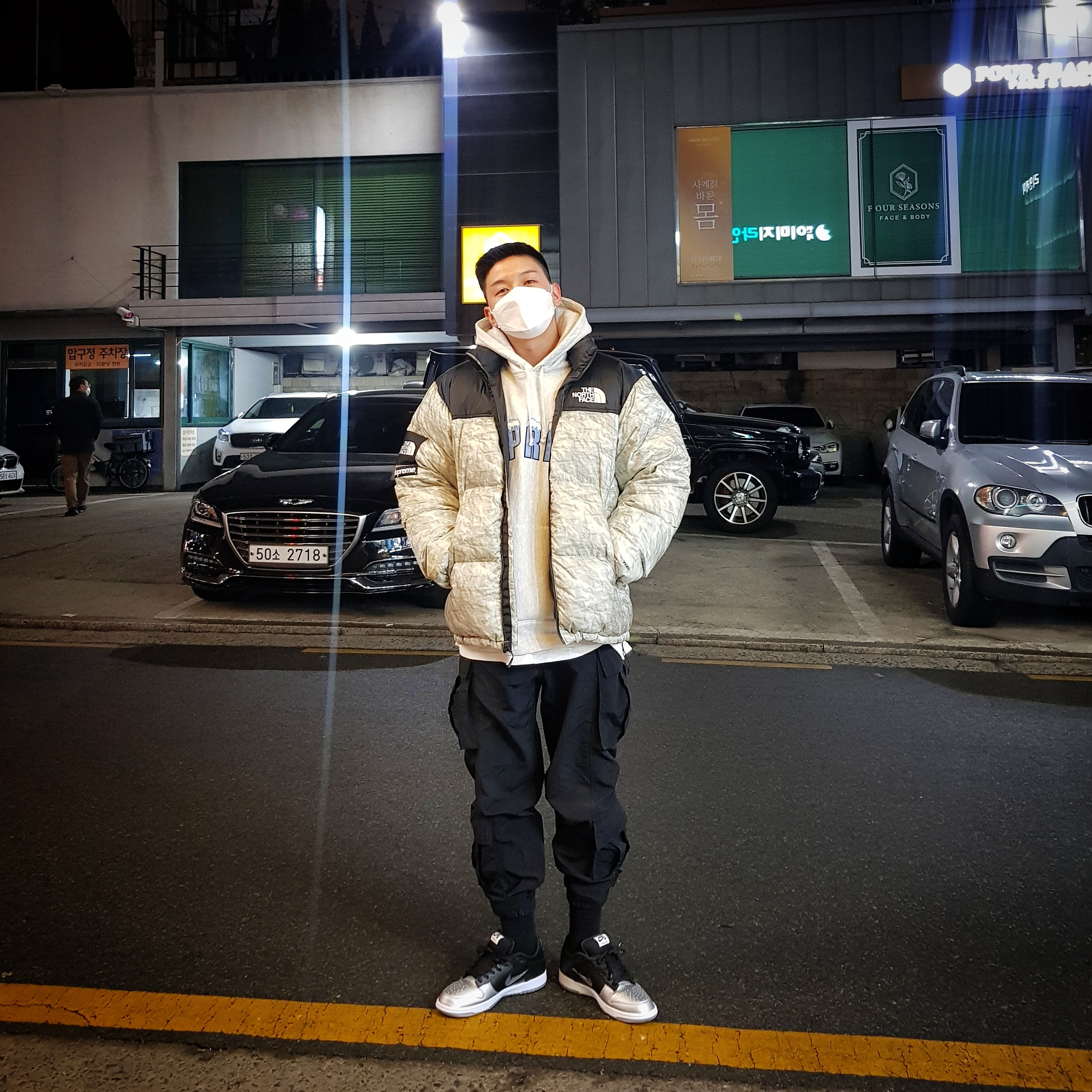 Supreme x The North Face Paper Print Nuptse Jacket - 19FW, Supreme Icy Arc Hooded Sweatshirt Ash Grey - 20FW 착용 스타일