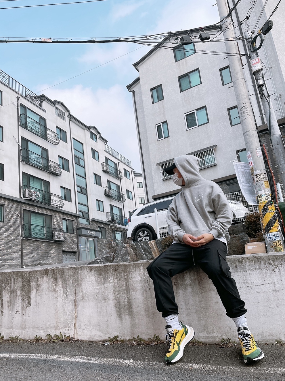 Nike x Sacai VaporWaffle Tour Yellow & Gorge Green Sail, IAB Studio Hoodie Gray - 21SS 착용 스타일 - 1