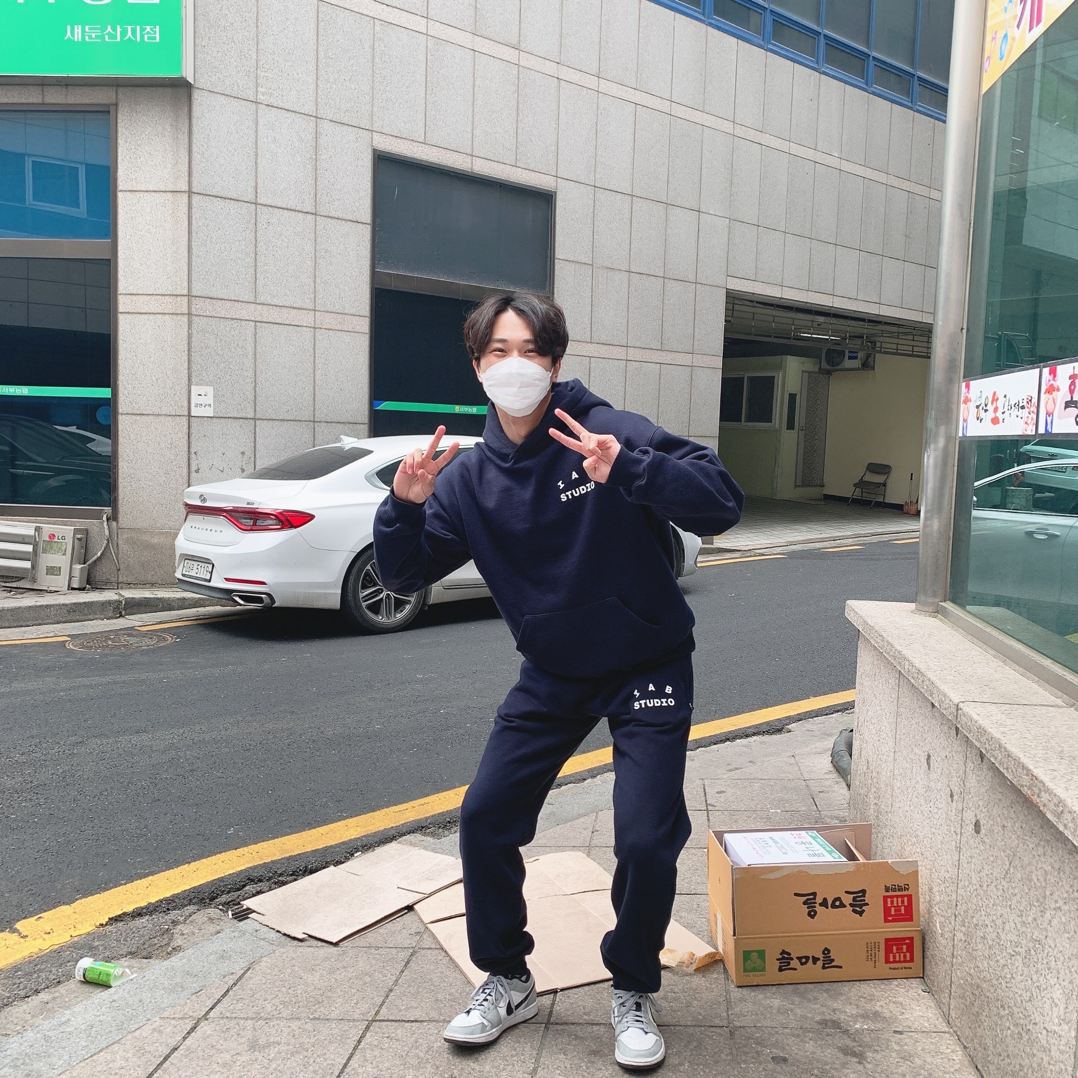 IAB Studio Hoodie Navy - 21SS, IAB Studio Sweatpants Navy - 21SS 착용 스타일 - 1