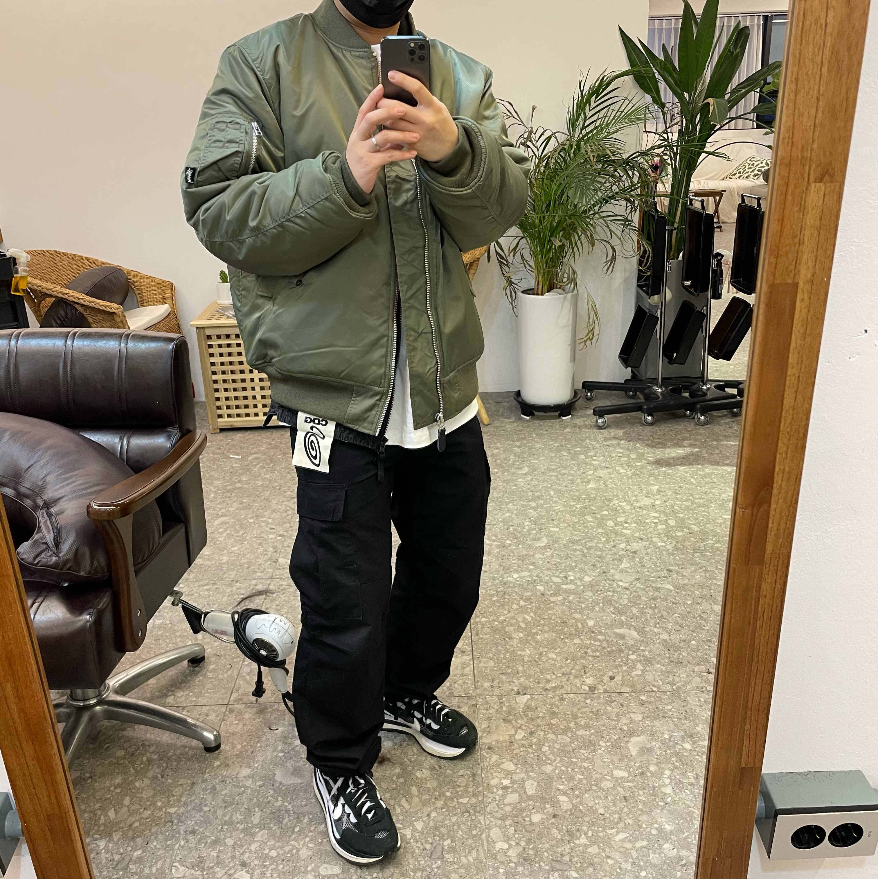 Stussy x CDG MA-1 Jacket Olive, Nike x Sacai VaporWaffle Black White 착용 스타일 - 2