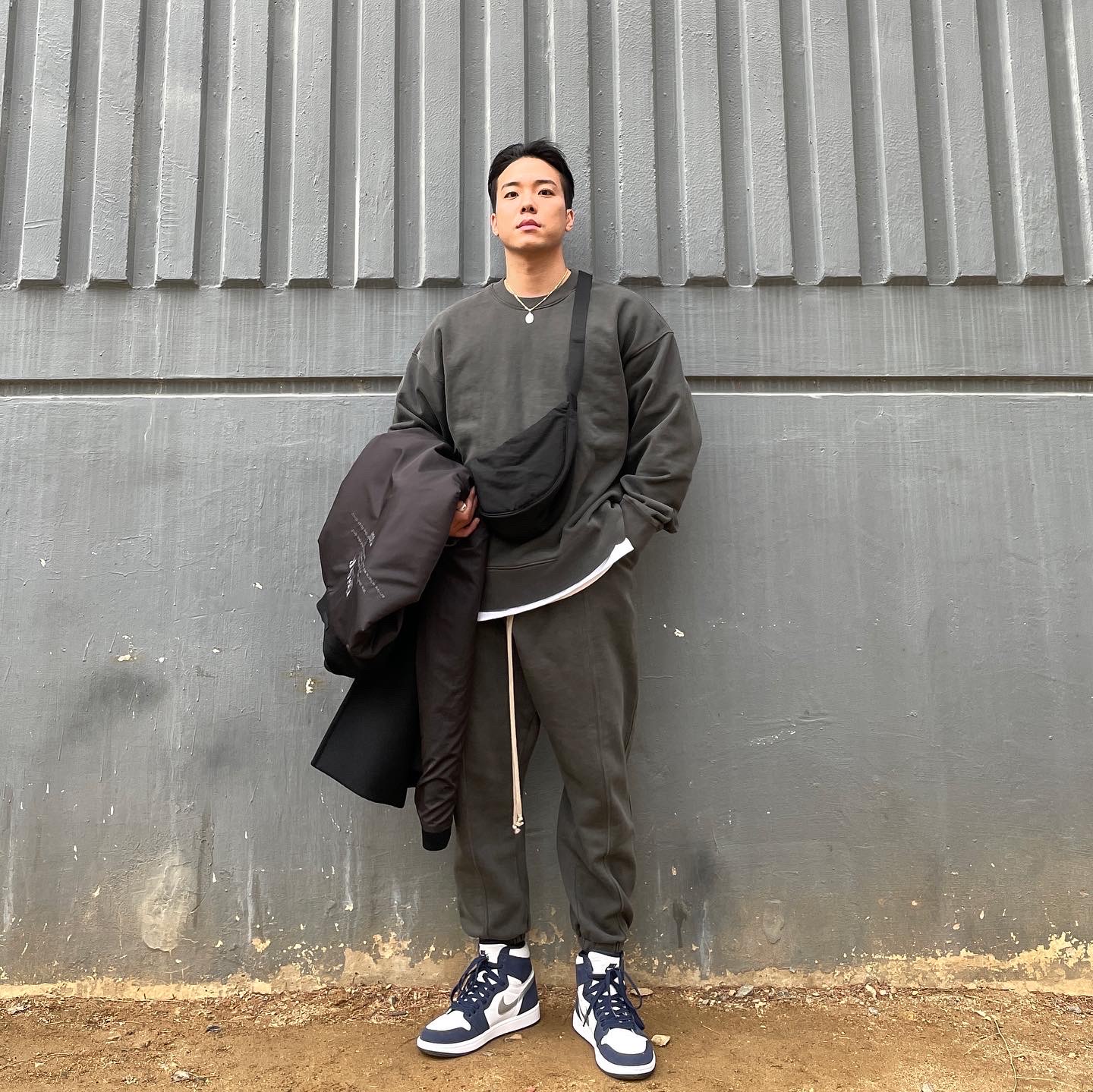 Jordan 1 Retro High OG CO.JP Midnight Navy 착용 스타일 - 2