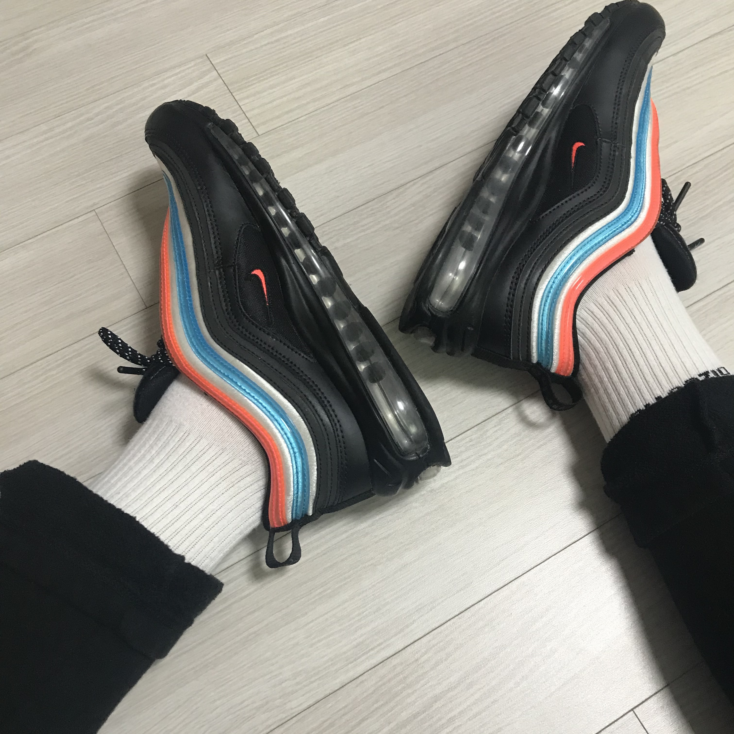 Nike Air Max 97 Neon Seoul 착용 스타일
