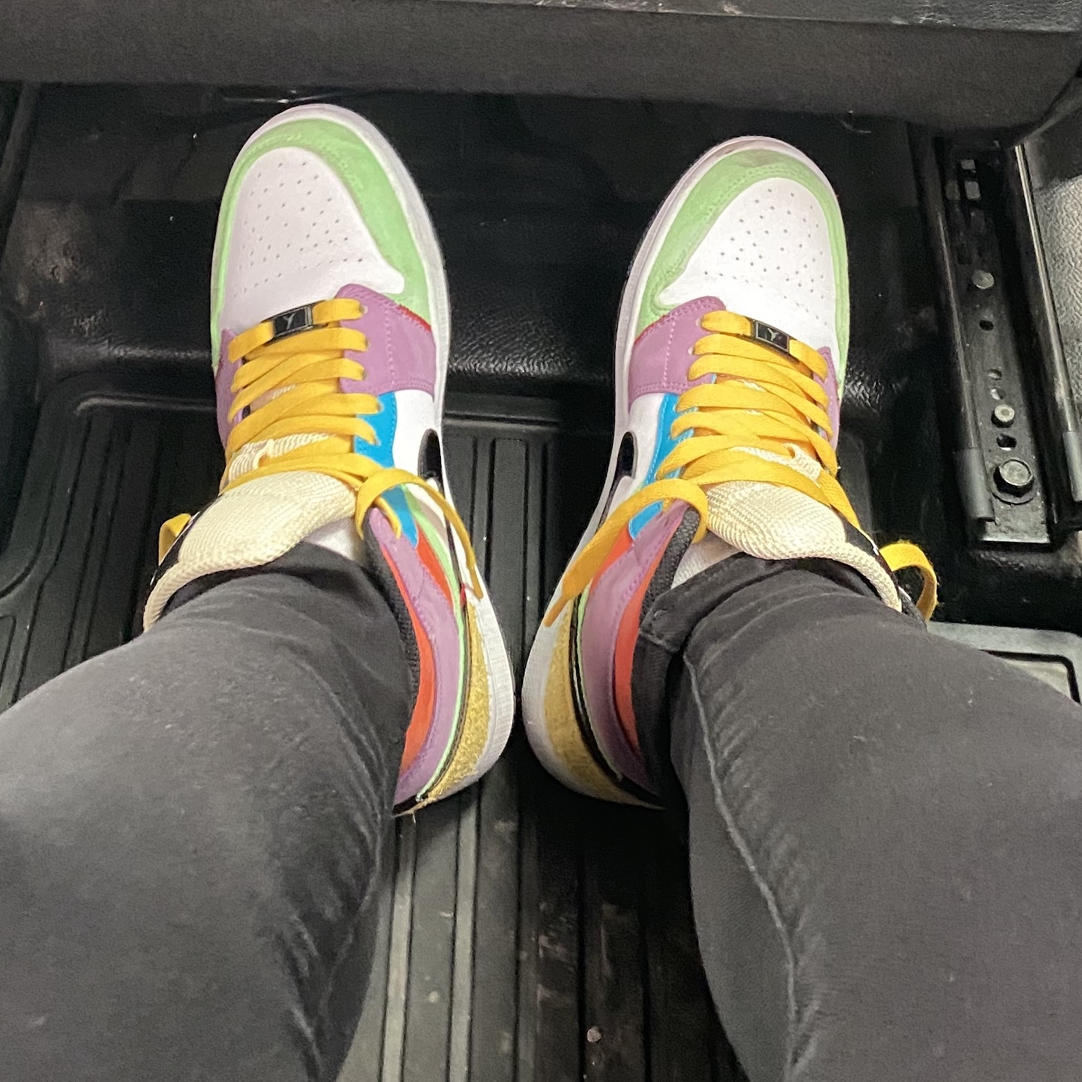 (W) Jordan 1 Mid SE Multi-Color Lightbulb 착용 스타일
