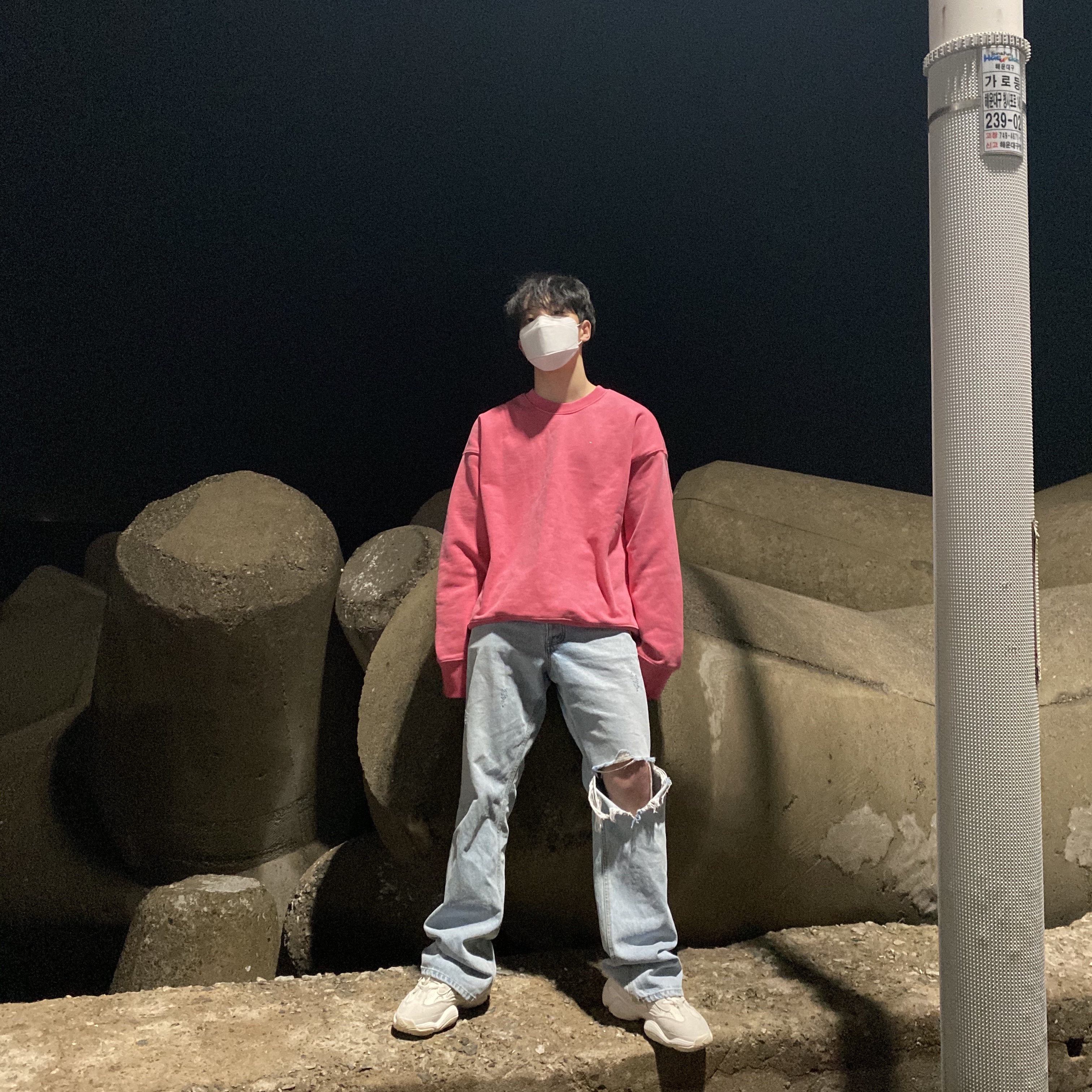 Adidas Yeezy 500 Bone White 착용 스타일