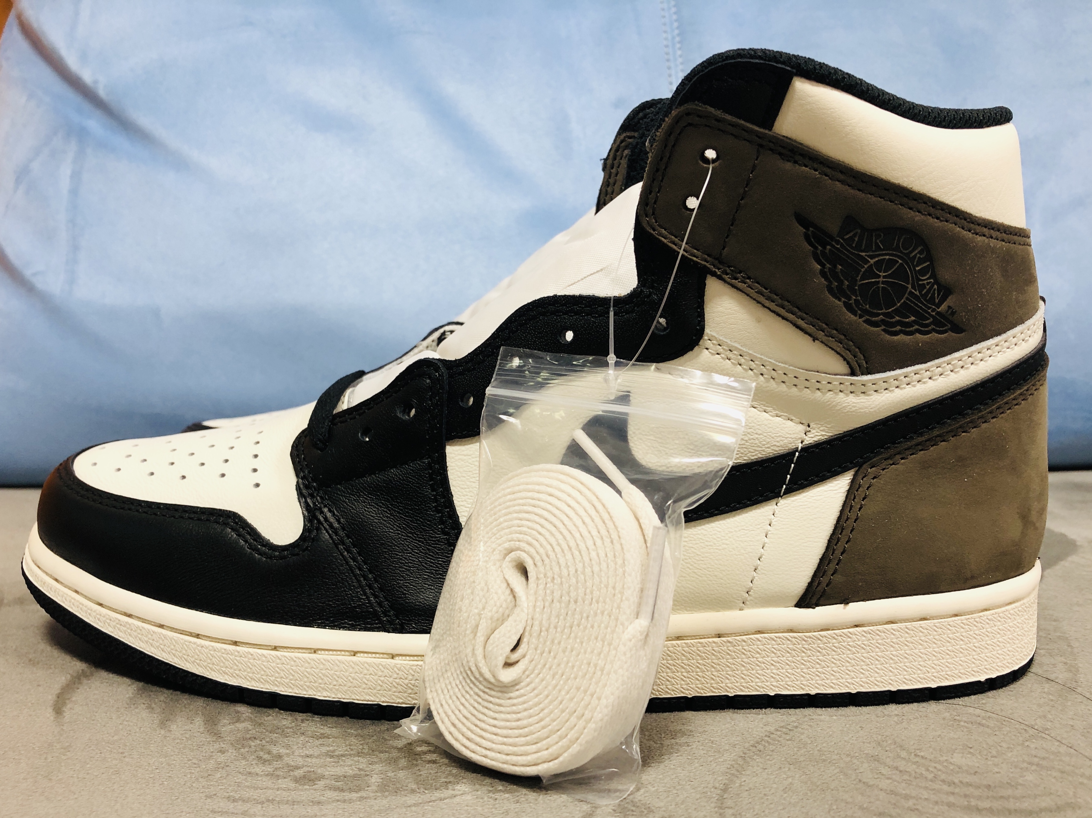 Jordan 1 Retro High OG Black Mocha 착용 스타일