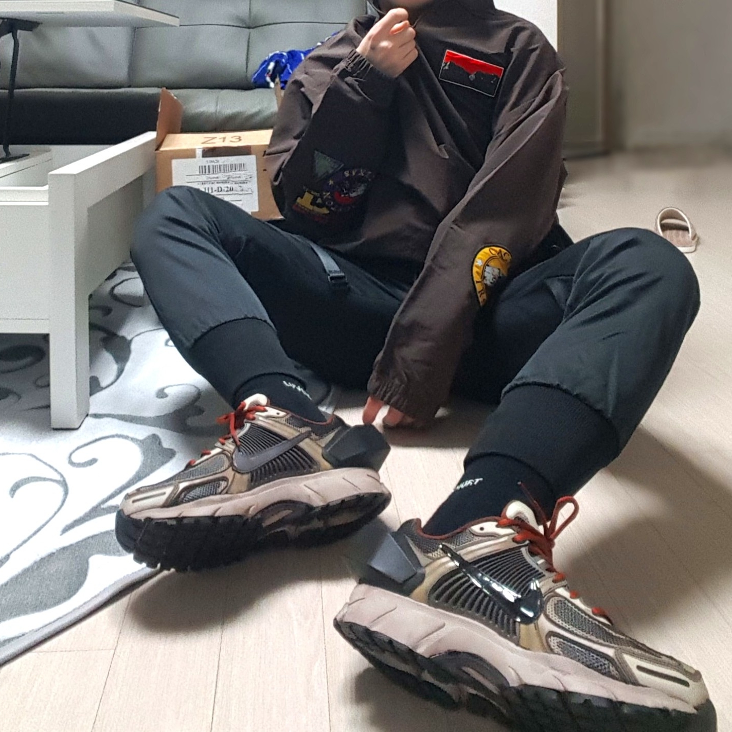 Nike x A-Cold-Wall Zoom Vomero 5 Solarized 착용 스타일