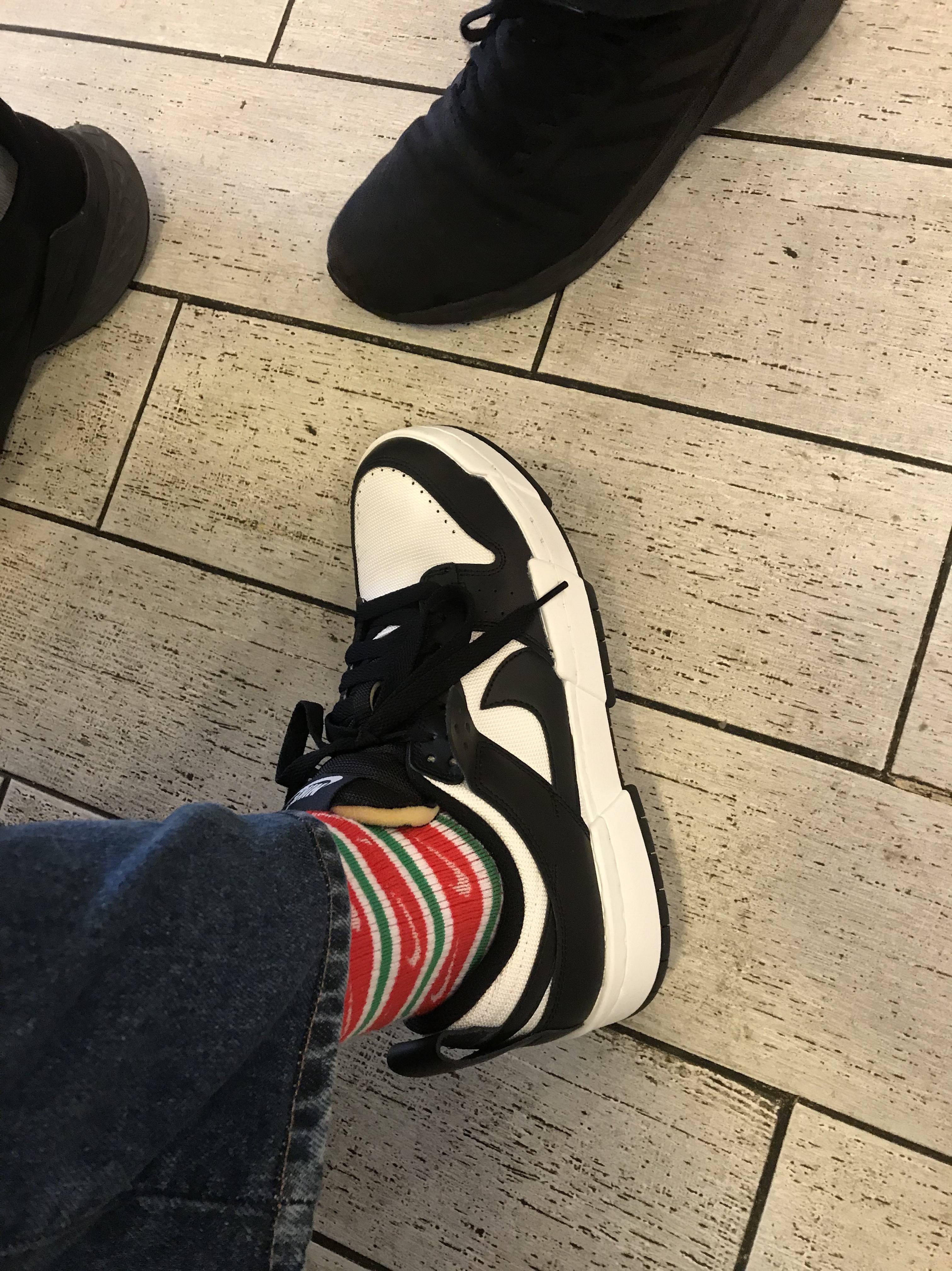 (W) Nike Dunk Low Disrupt Black White 착용 스타일 - 5
