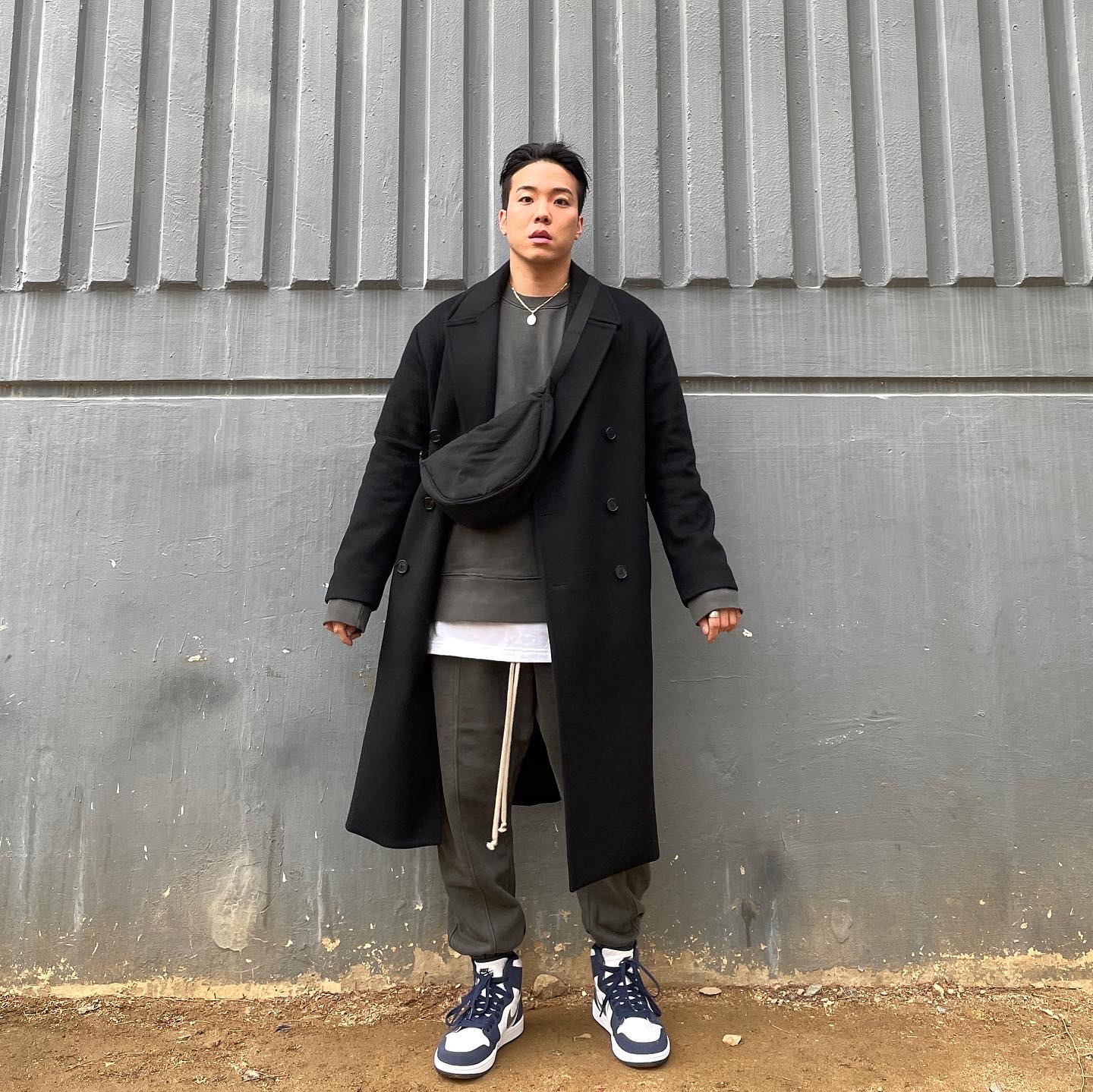 Jordan 1 Retro High OG CO.JP Midnight Navy 착용 스타일 - 3