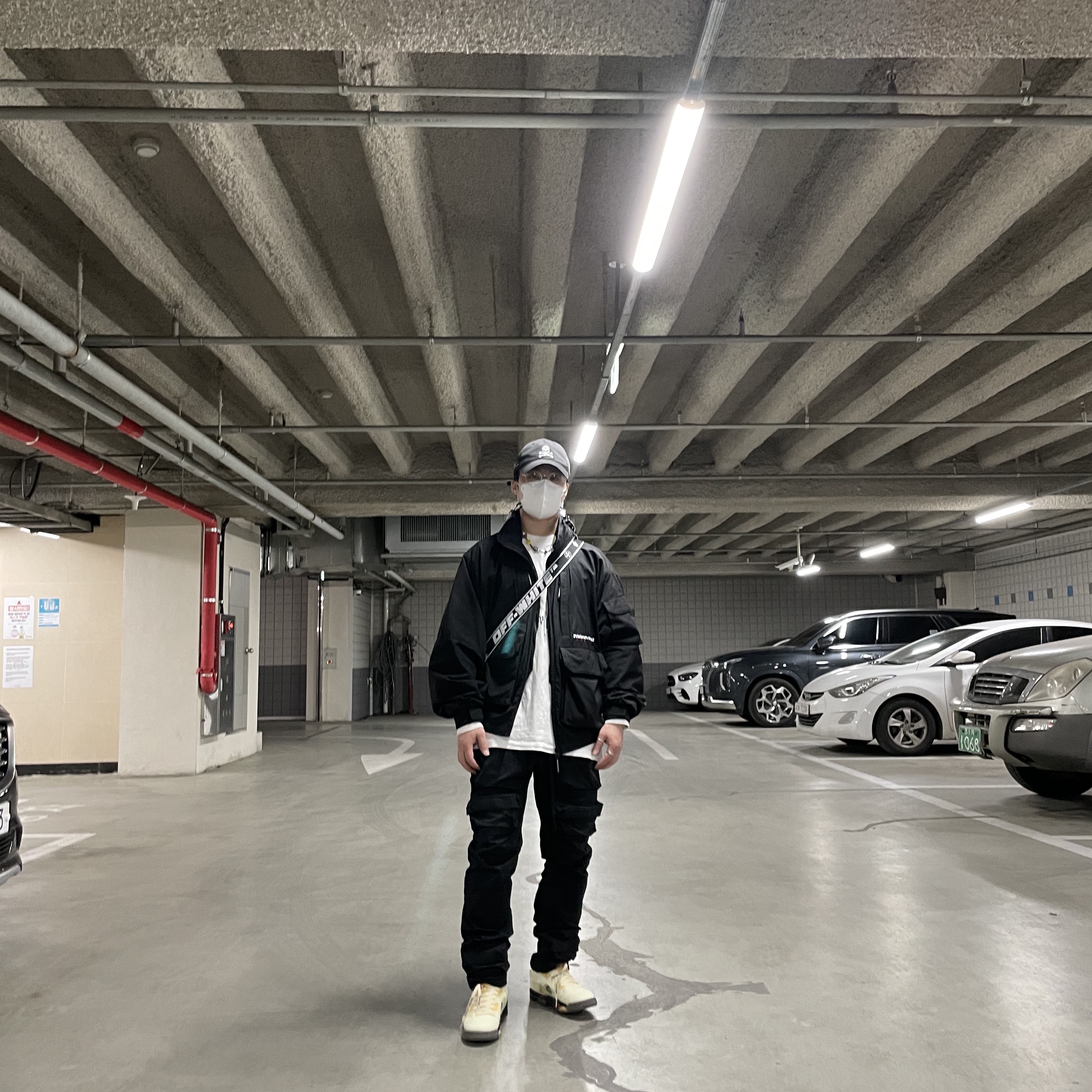 Off-White x Amore Pacific Protection Box (Without Cosmetics), Jordan 5 x Off-White Retro SP Sail Fire Red 착용 스타일 - 5