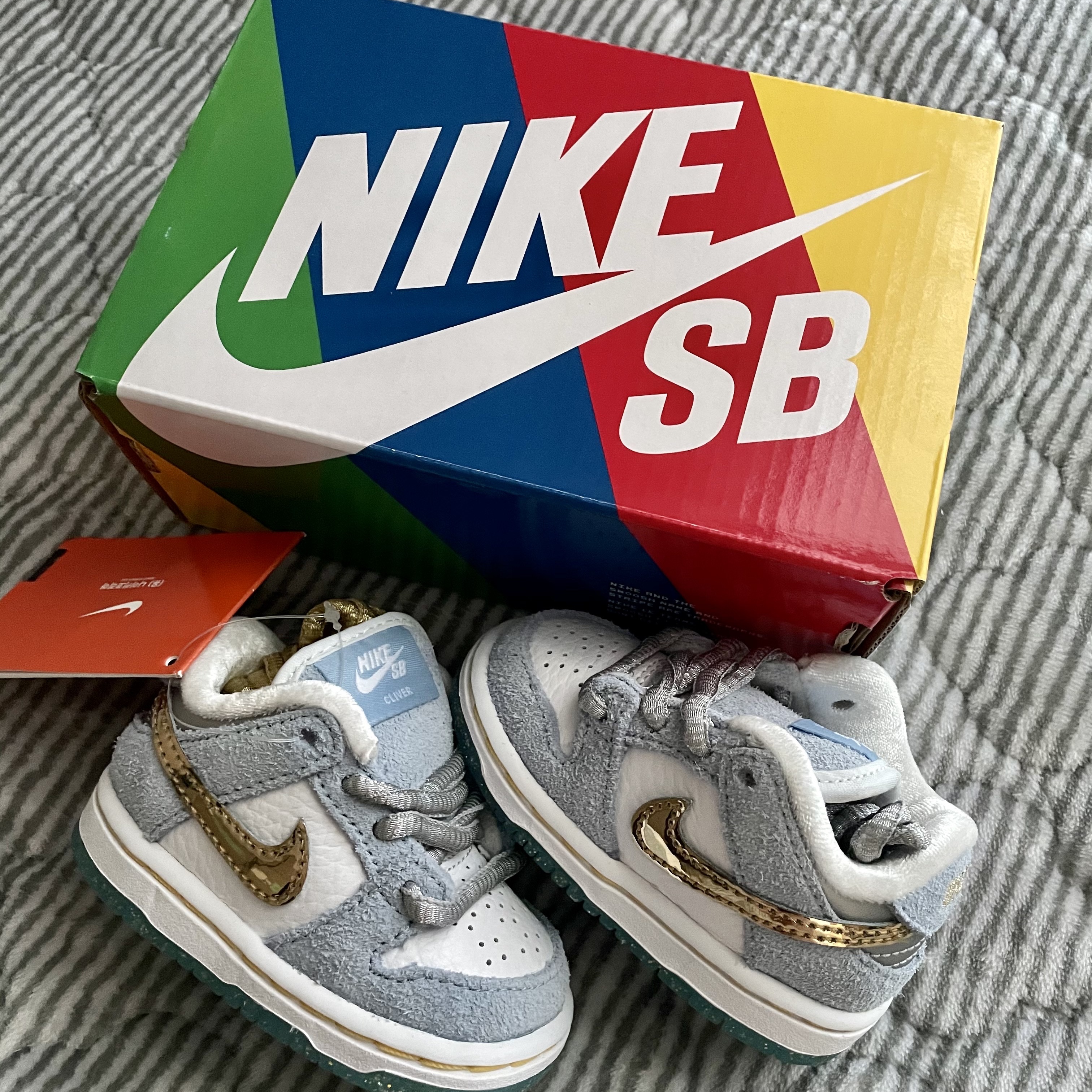 (TD) Nike x Sean Cliver SB Dunk Low Holiday Special 착용 스타일