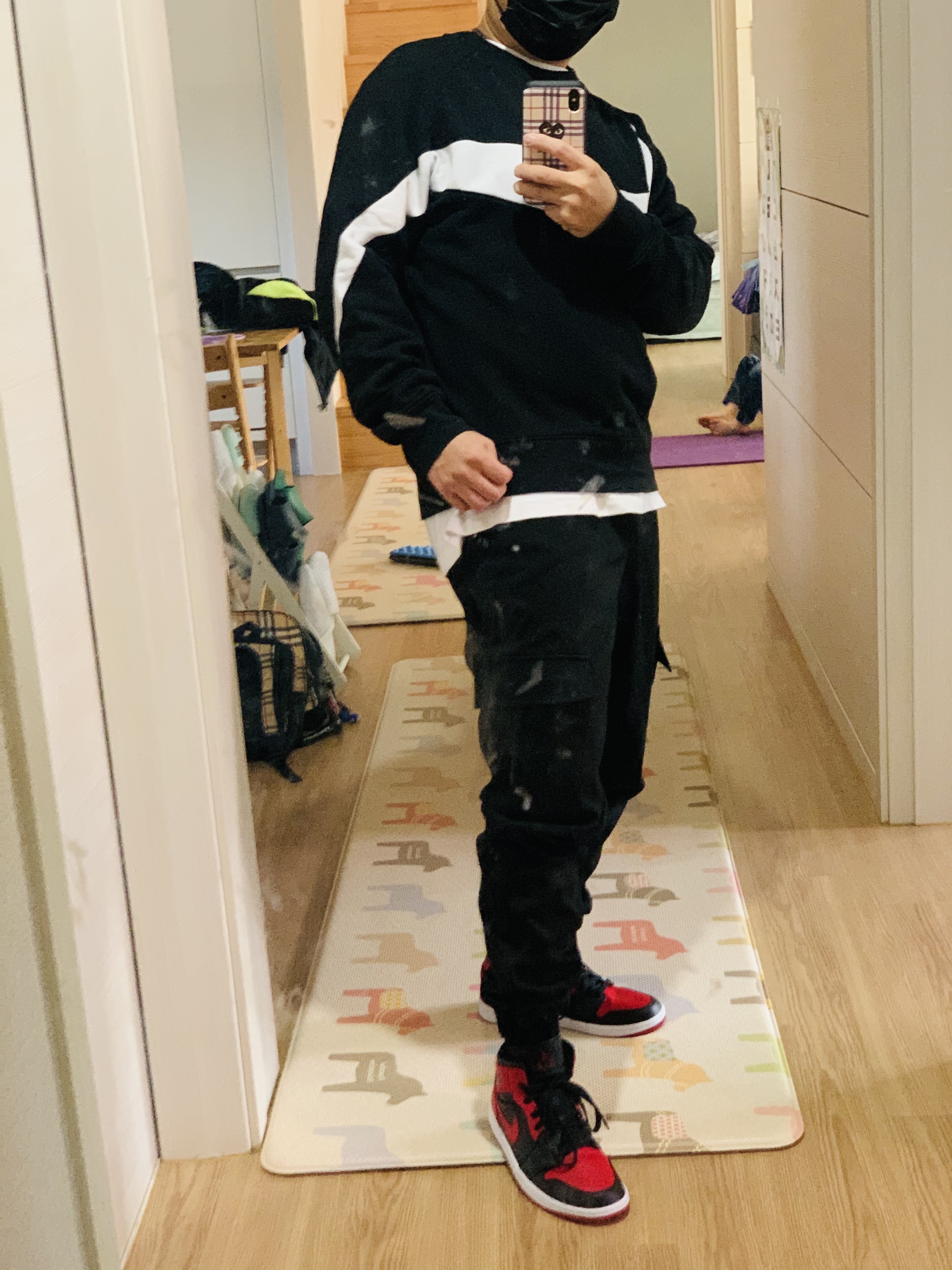 Jordan 1 Mid Bred Banned 2020, Nike Big Swoosh Full Zip Jacket Black Volt 착용 스타일 - 2