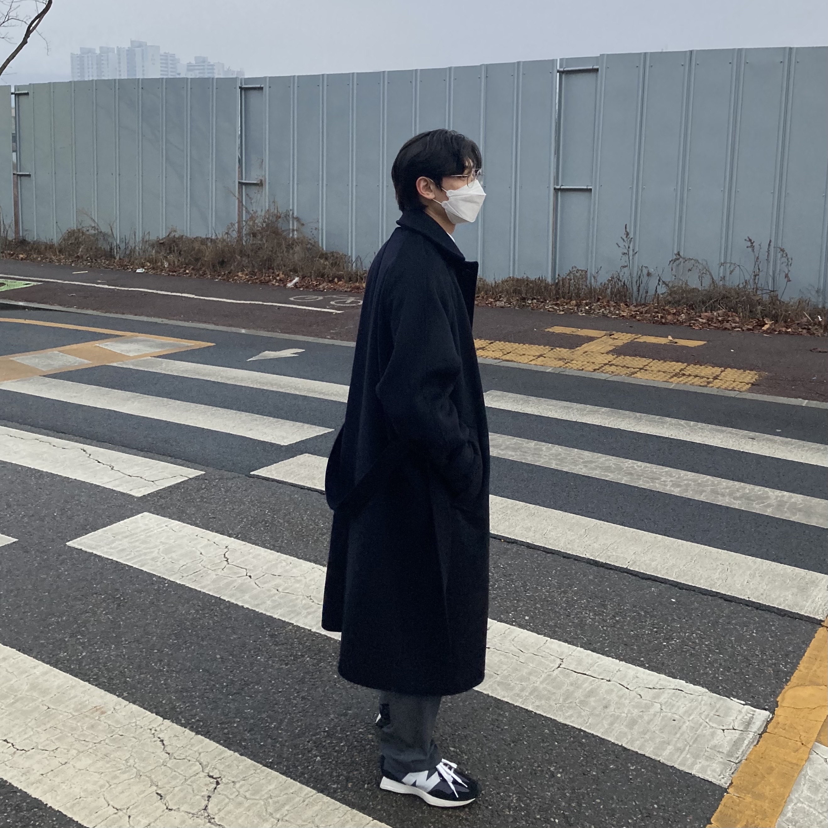 (W) New Balance 327 Black Grey 착용 스타일